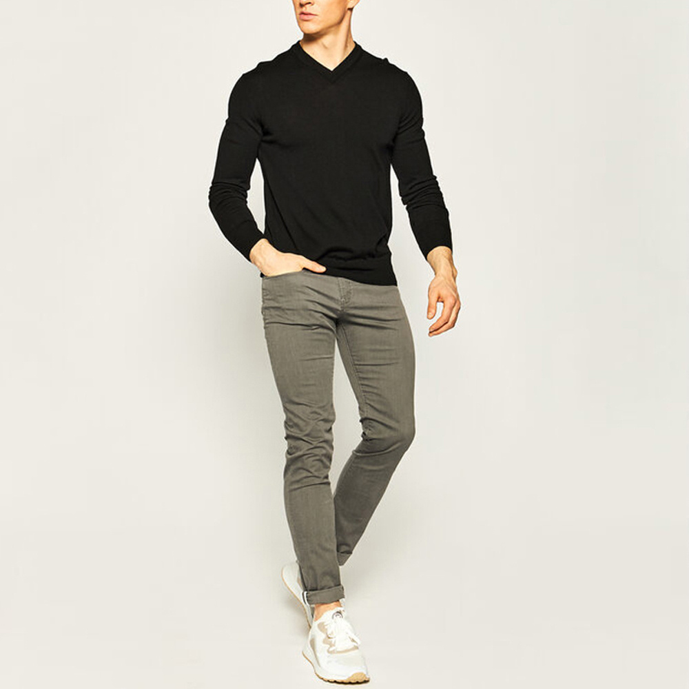 Ea7 V-neck Knitted Pullover In Black