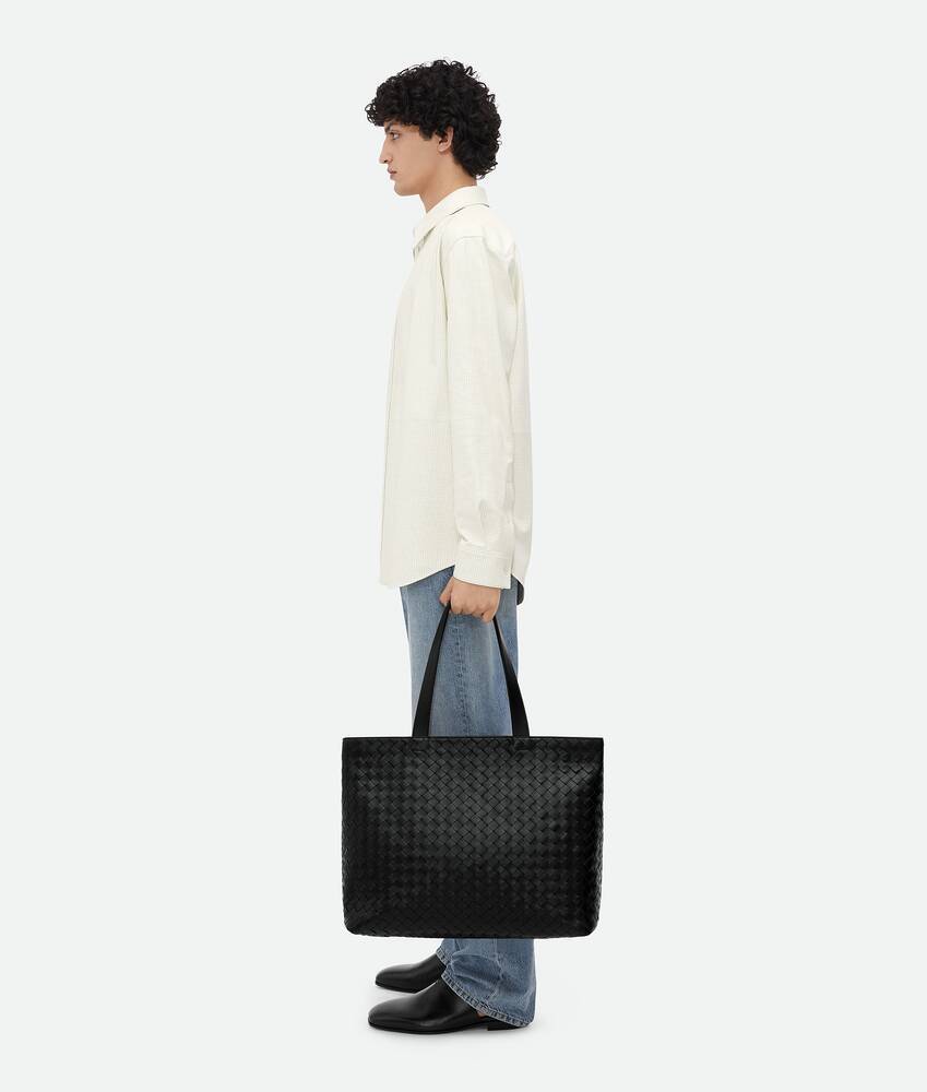 Bottega Veneta Large Intricciato Zipper Handbag In Black