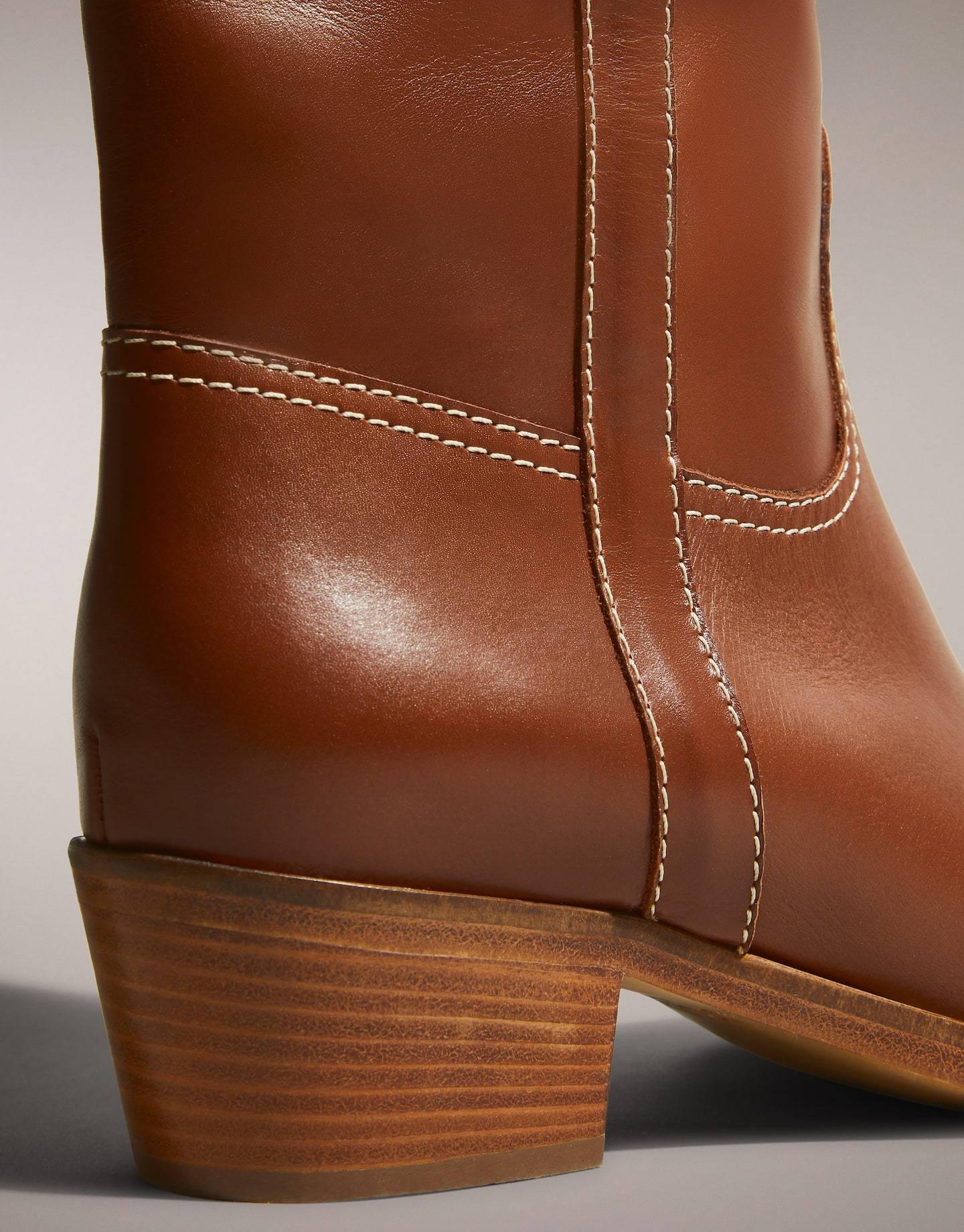 Fay Elegantly Crafted Leather Boot In Brown