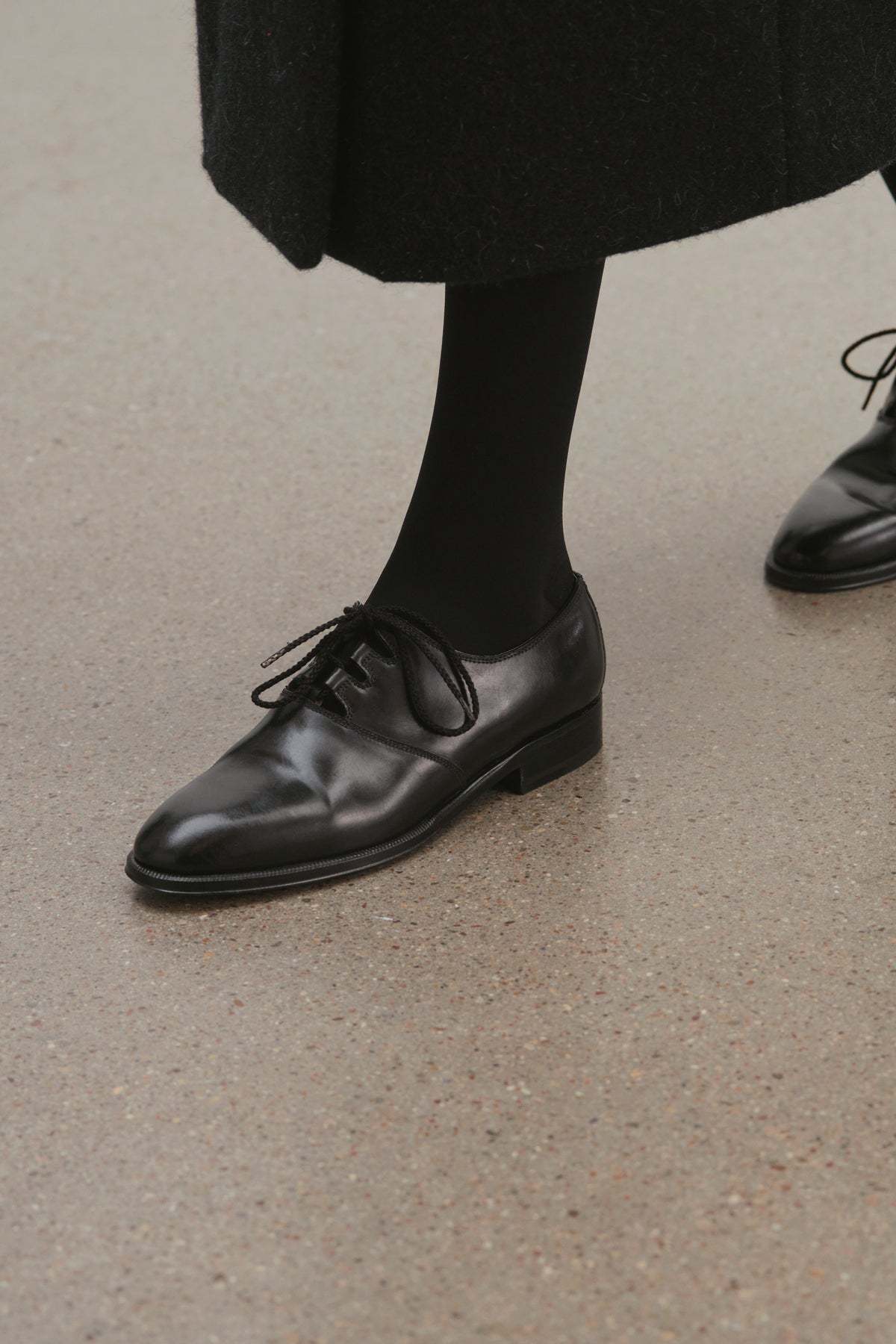 The Row Grant Round-toe Leather Shoes In Black