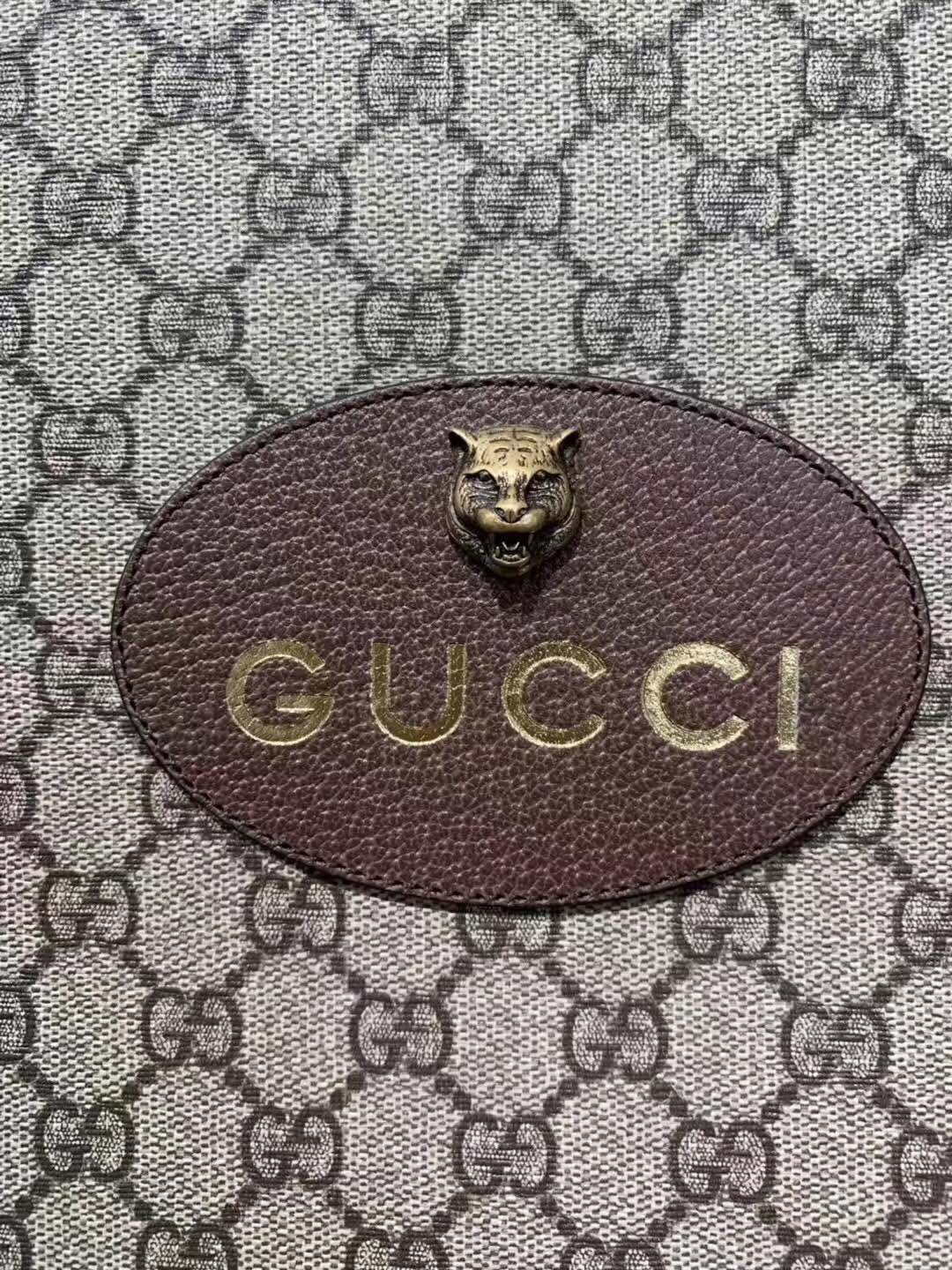 Gucci Neo Vintage Gg Supreme Pouch In White