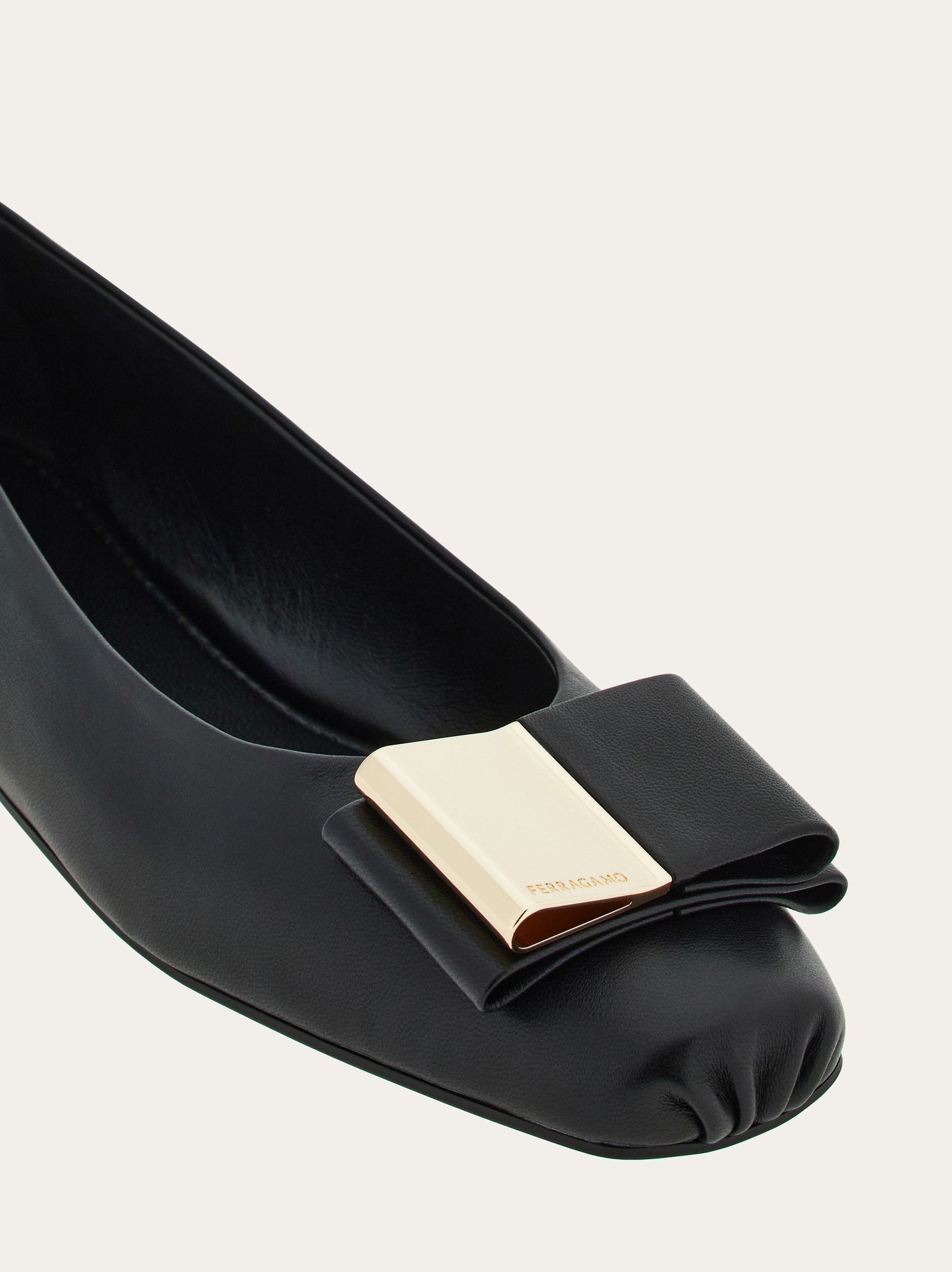 Ferragamo Vanna Vara Bow Ballet Flats In Calf Leather In Black