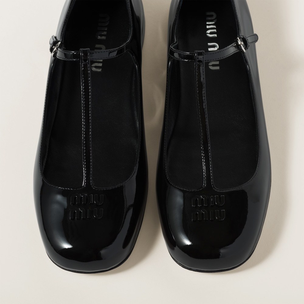 MIU MIU LOGO-LETTERING LEATHER BALLERINA SHOES 