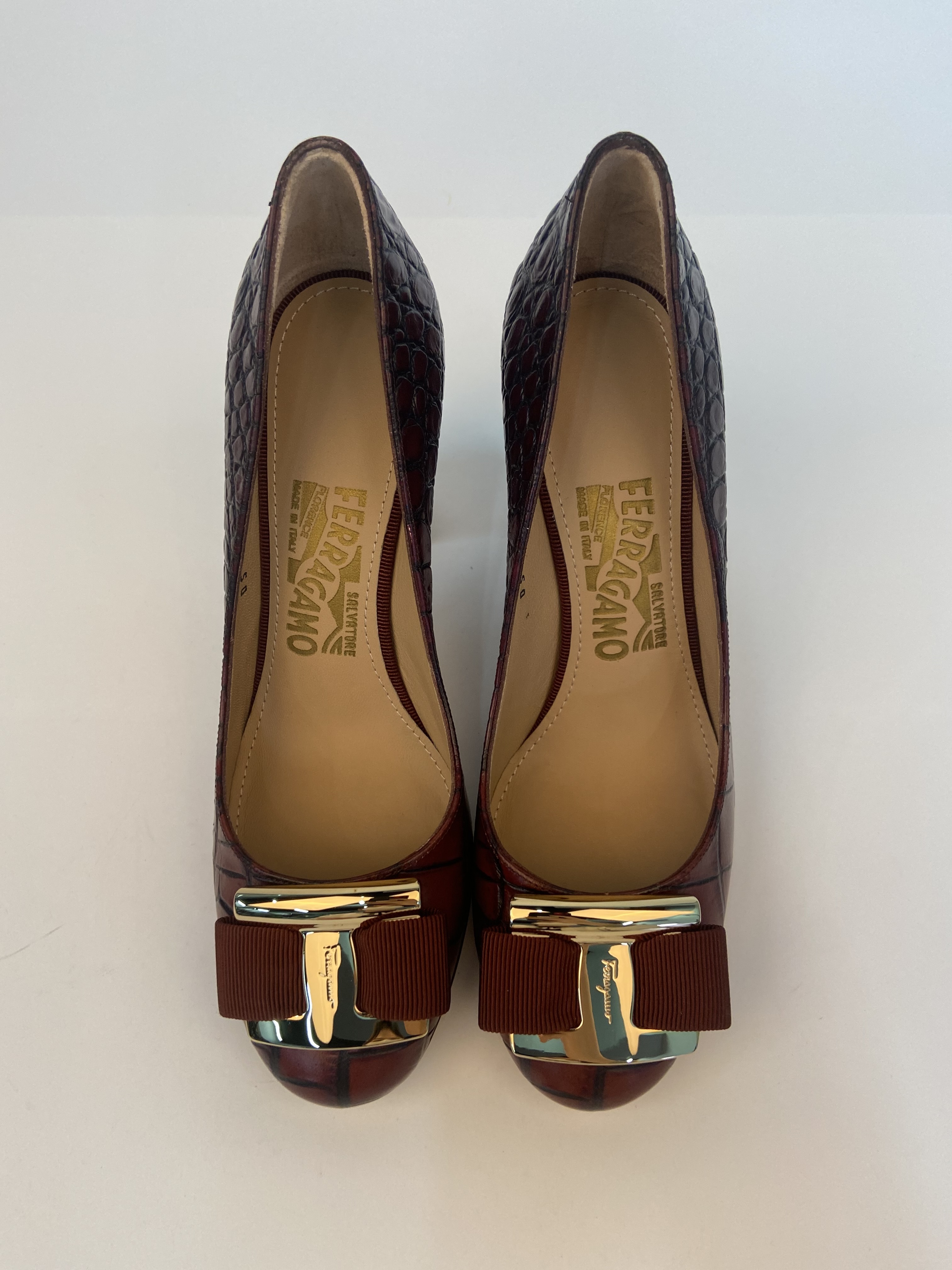 Ferragamo Logo High Heels In Brown