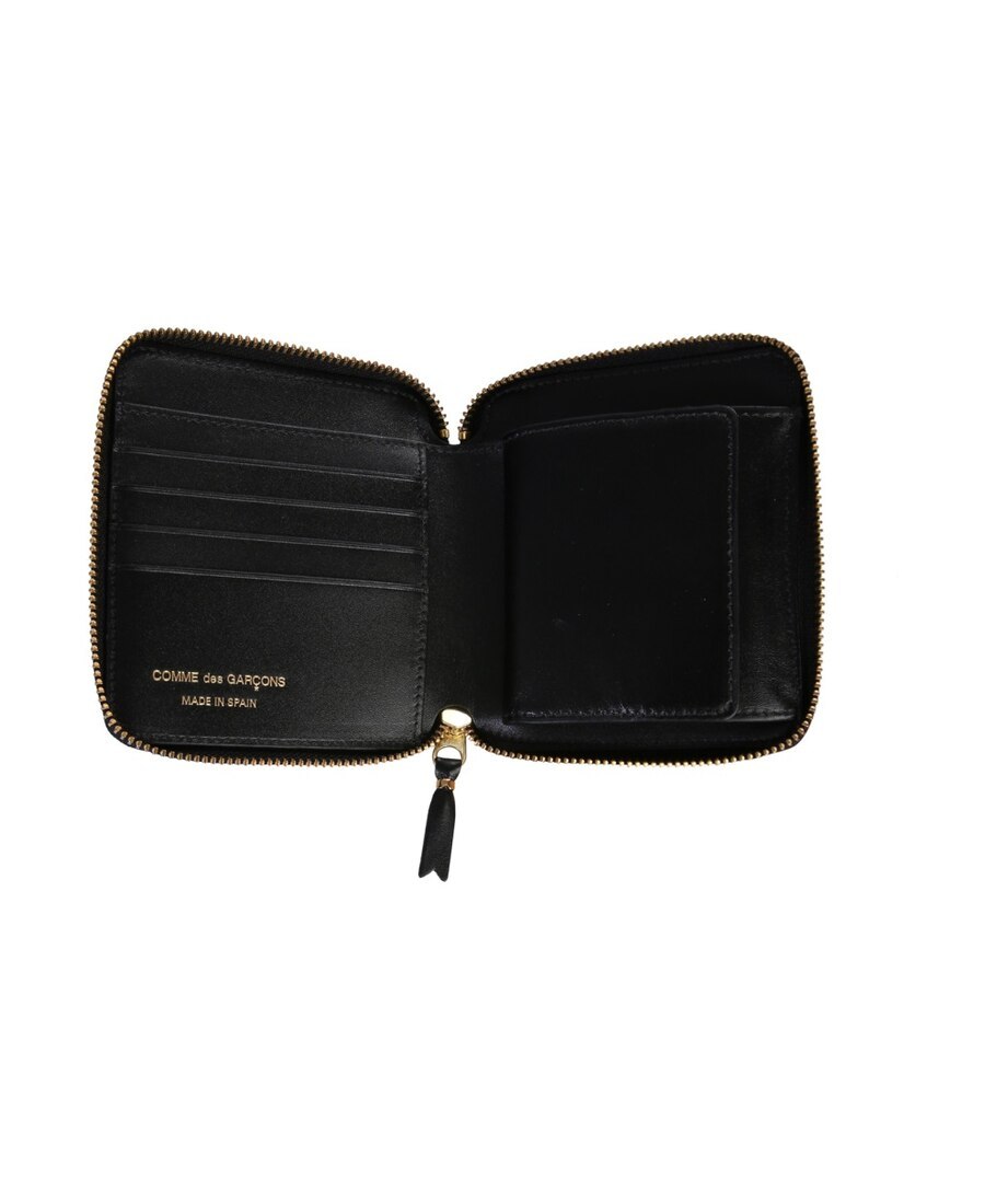Comme Des Garçons Wallet Embossed Logotype Wallet In Black