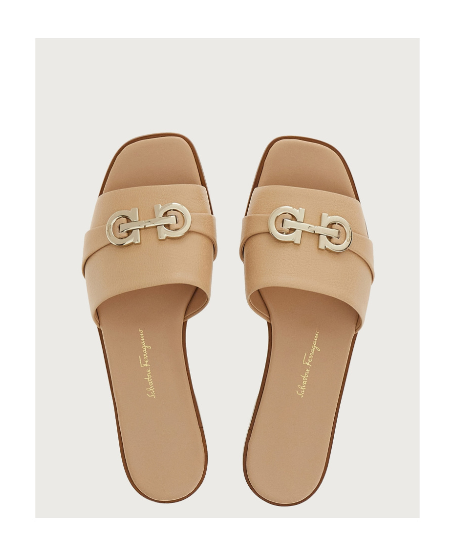 Ferragamo Logo Flip-flops In Nude