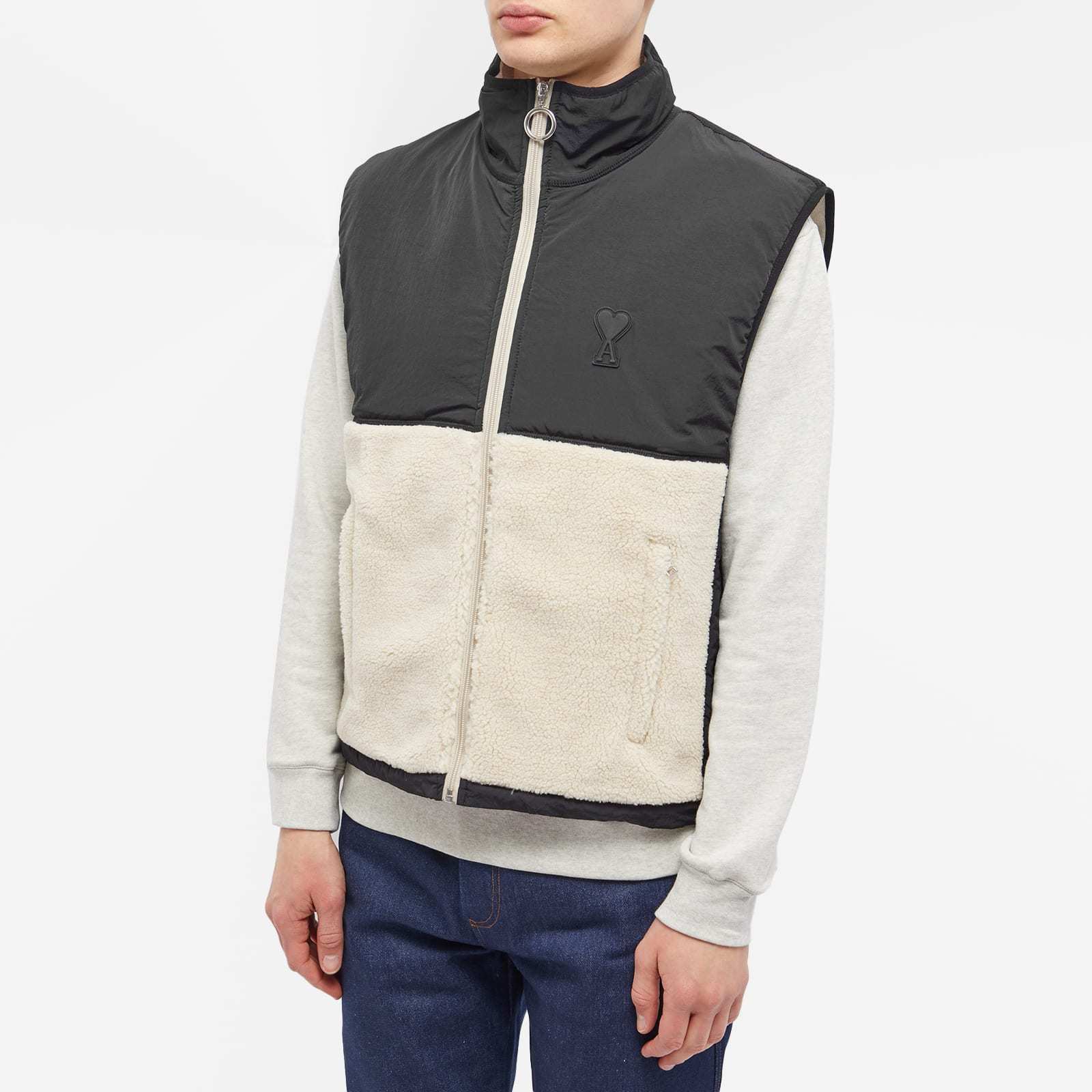Ami Alexandre Mattiussi Logo-embroidered Fleece Gilet In Black