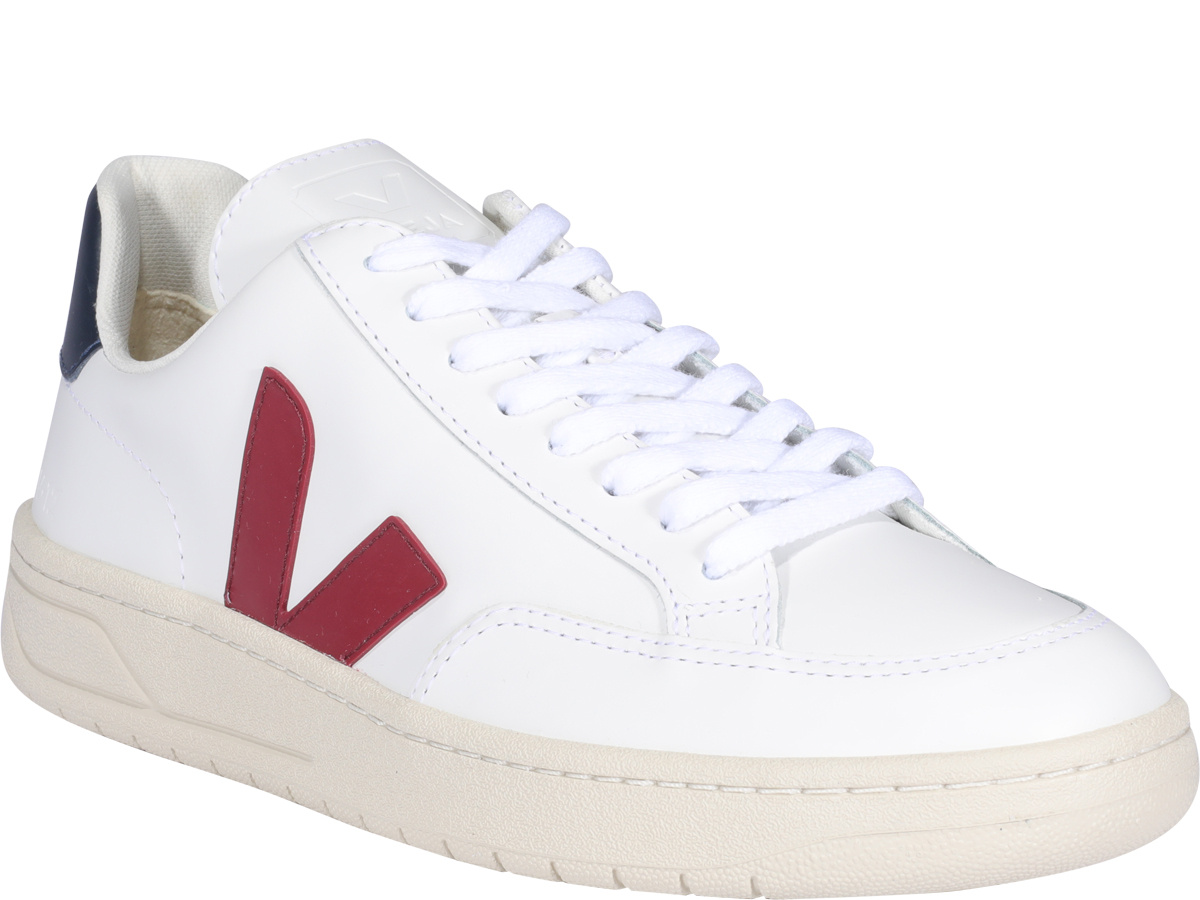 Veja Logo Casual Sports Shoes In White