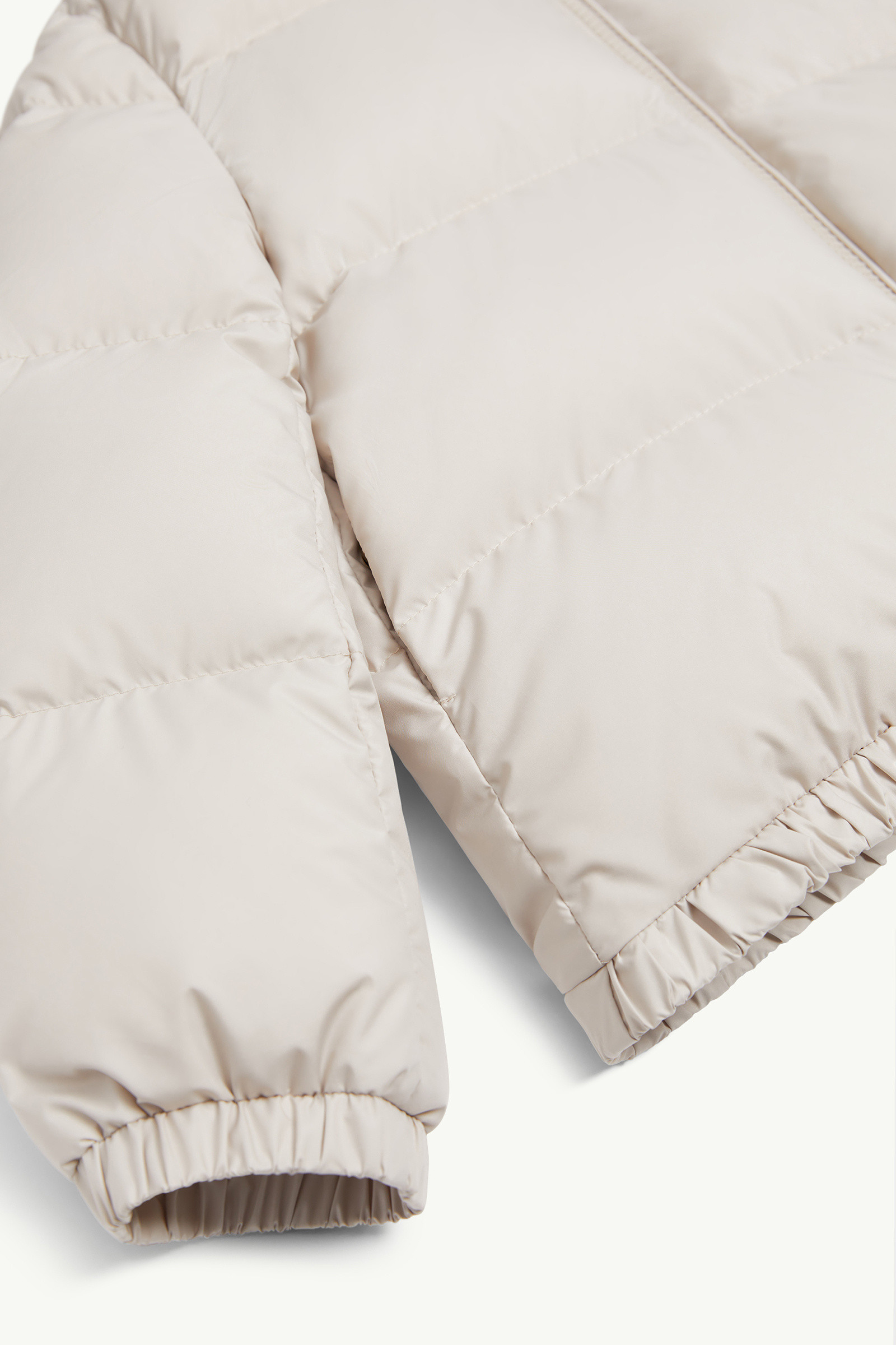 Moncler Taidu Hooded Down Jacket In White