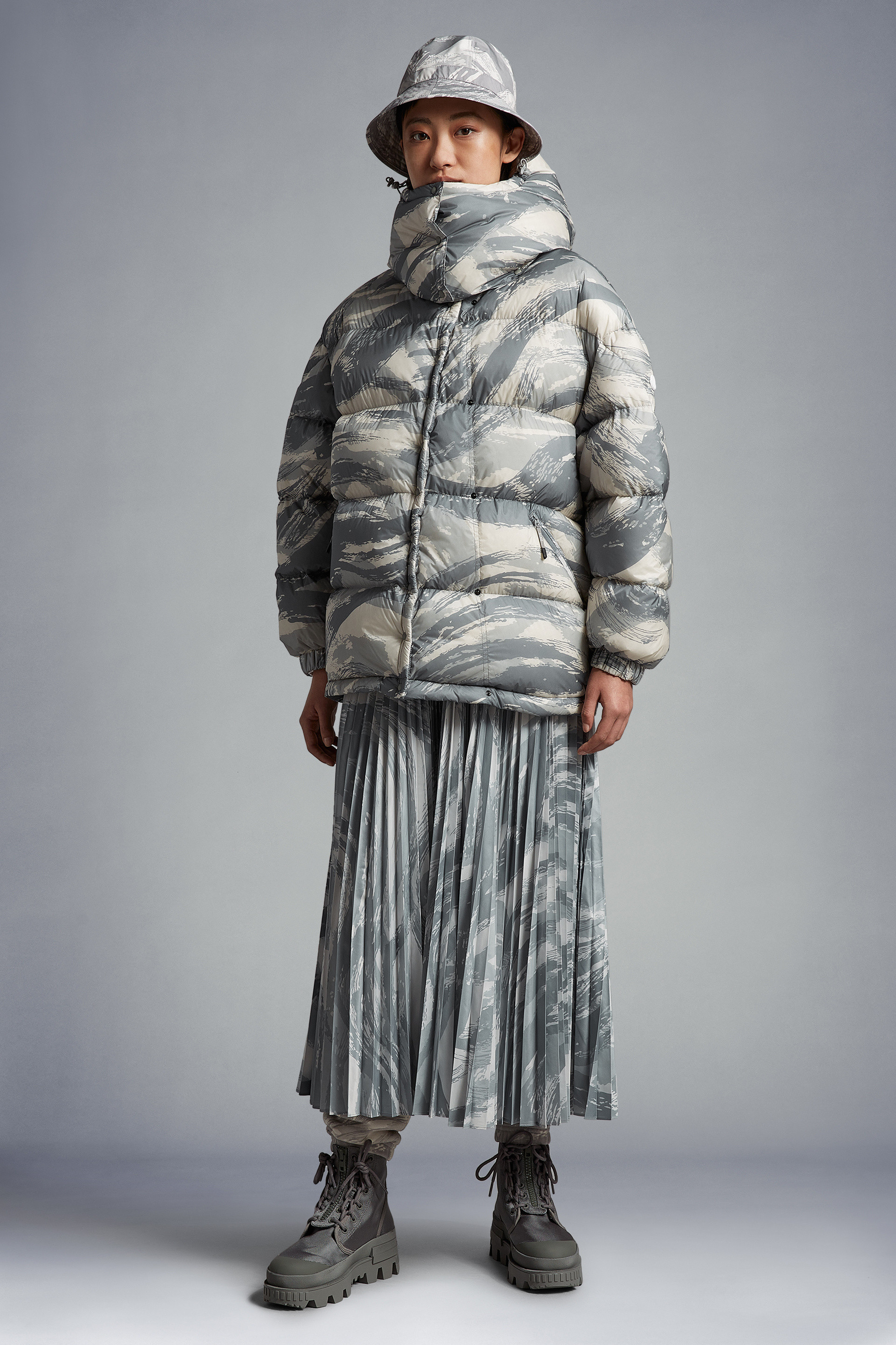 Moncler Galenstockis Short Style Down Jacket In Gray