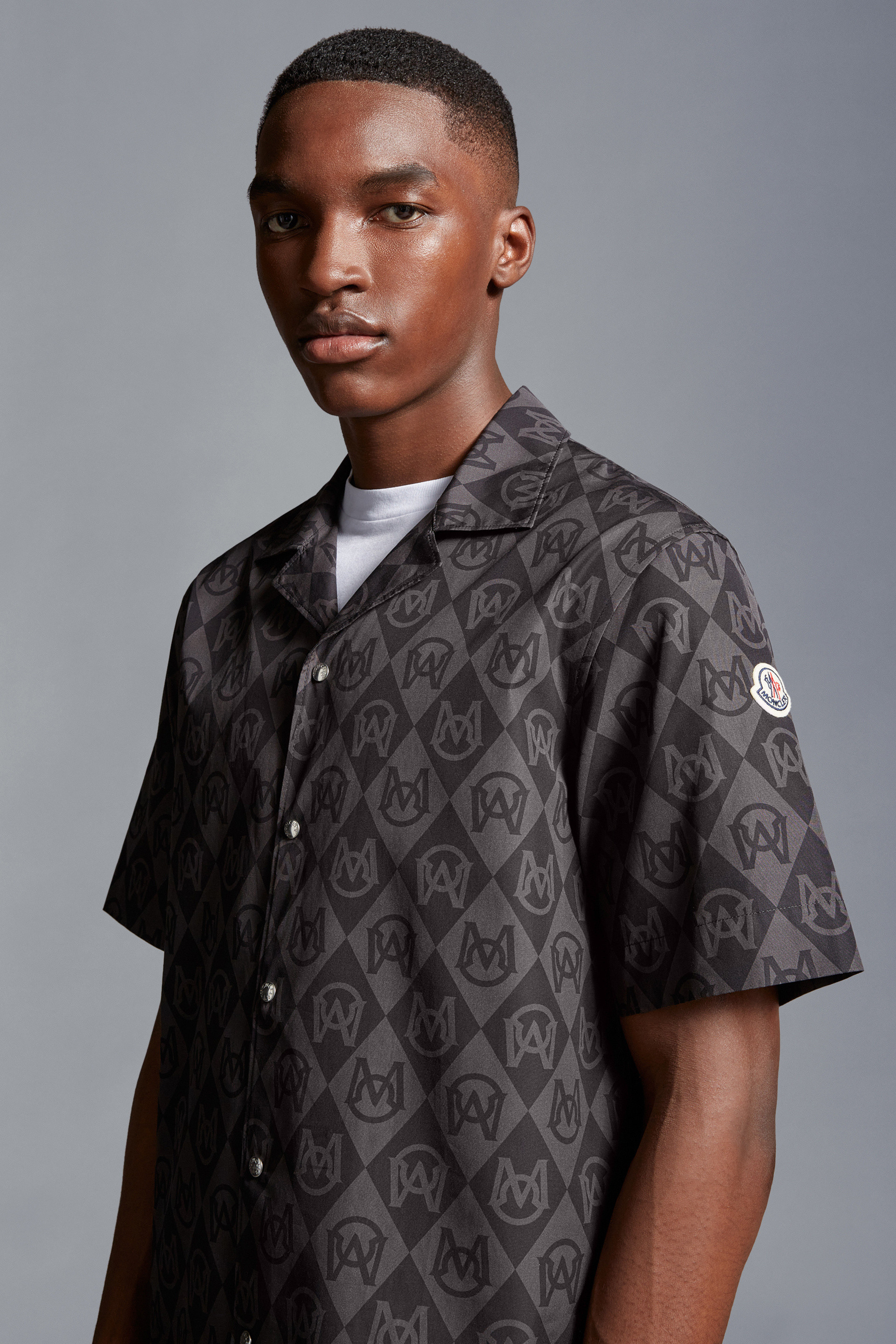 Moncler Short-sleeve Geometric-pattern Shirt In Black