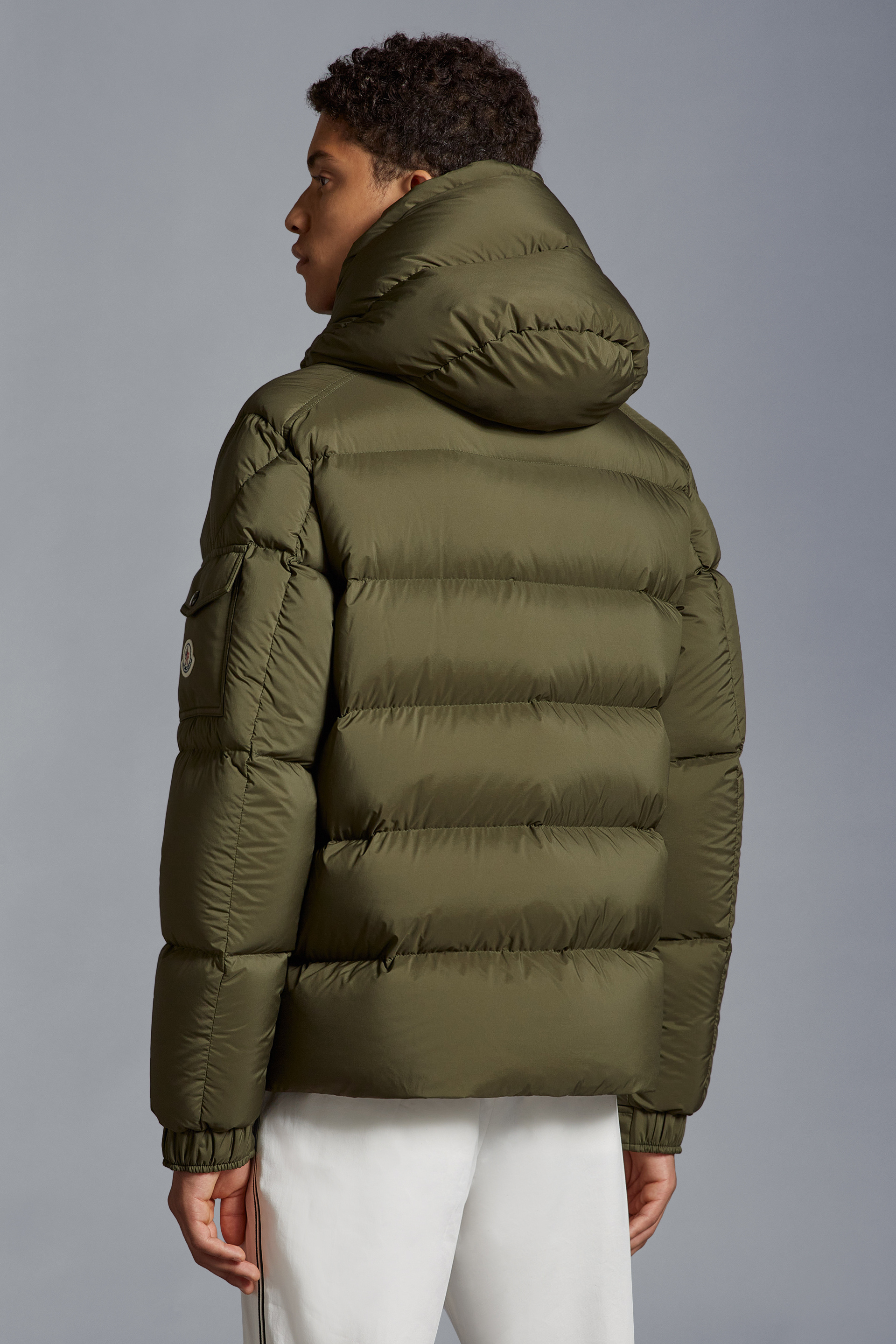 Moncler Vezere Logo Patch Puffer Jacket In Green