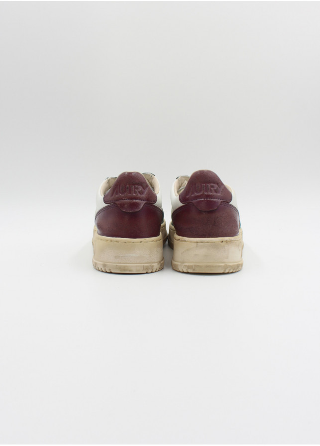 Autry Medalist Low Super Vintage Sneakers In White Pine Grove Leather And Rum Raisin In Nude
