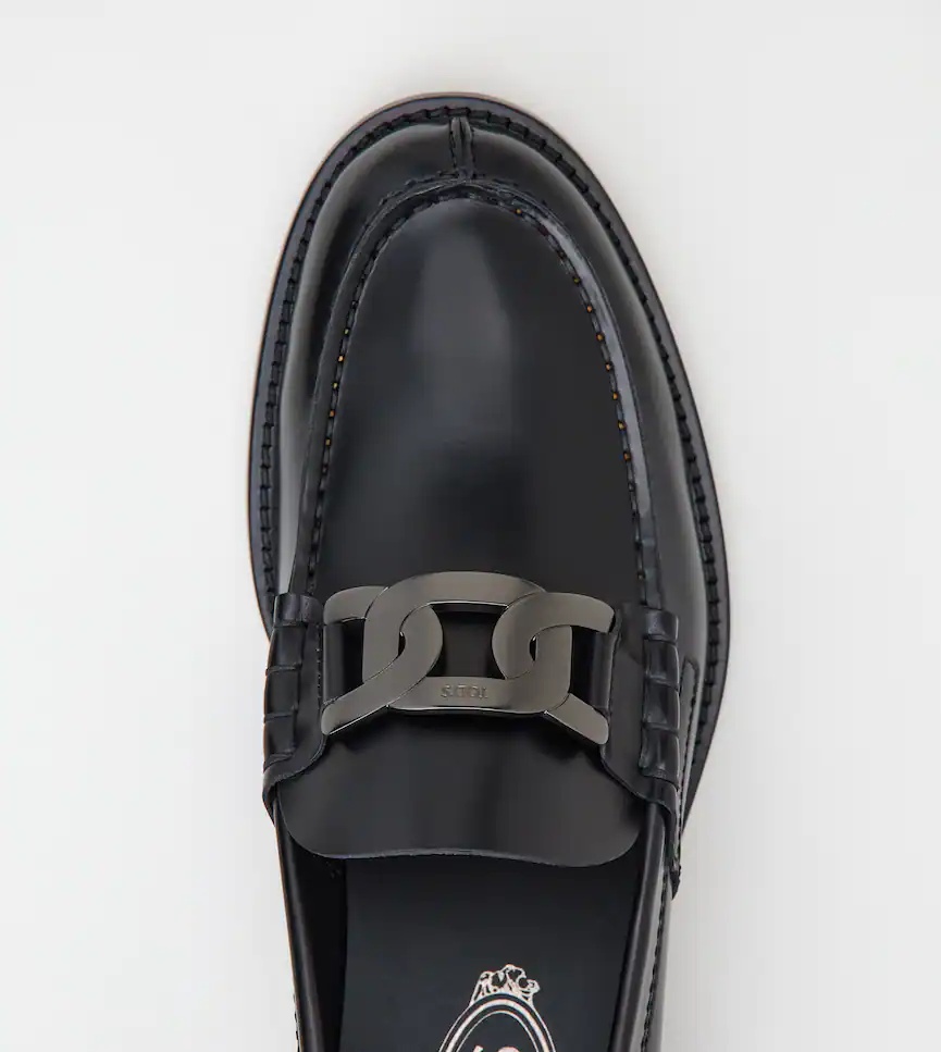 Tod's Ring Buckle Face Loafer Shoes In Black