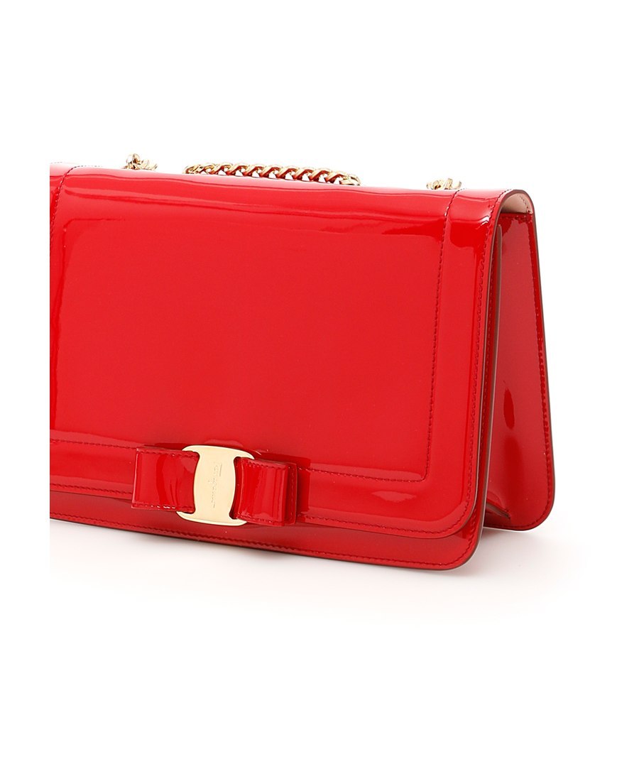 Ferragamo Vara Bowknot Shoulder Bag In Red