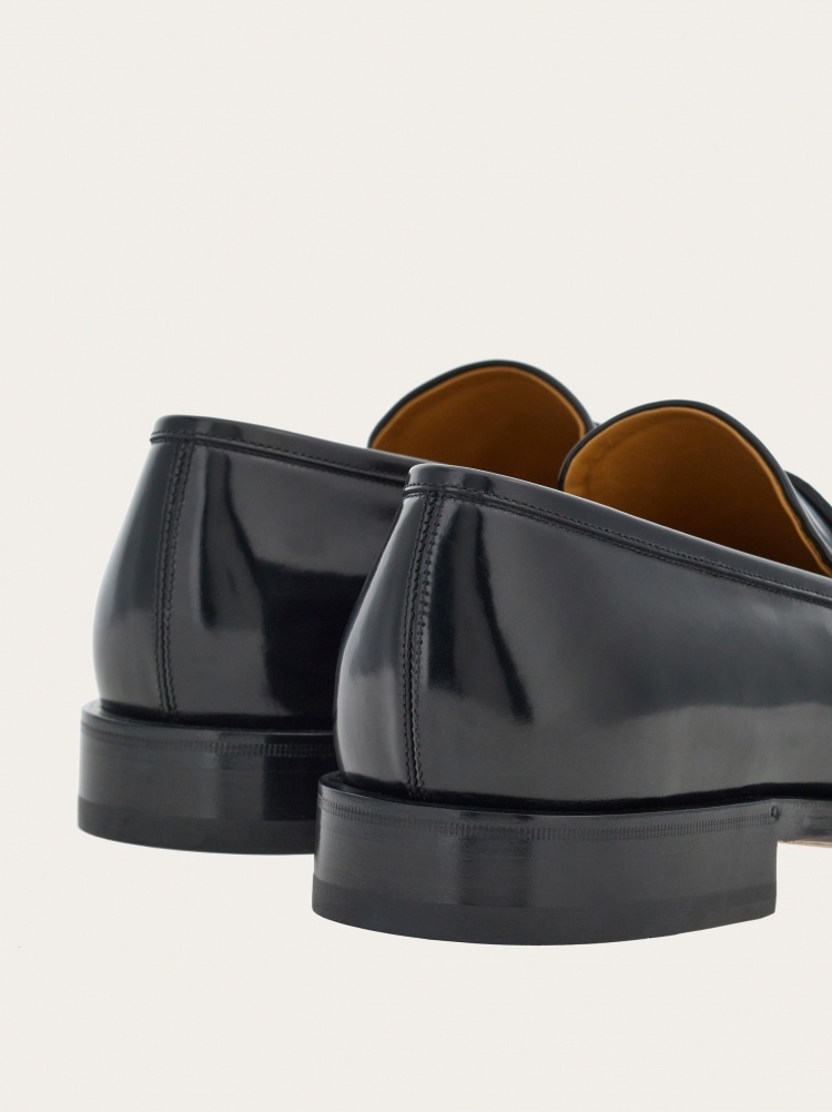 Ferragamo Penny Loafers In Black