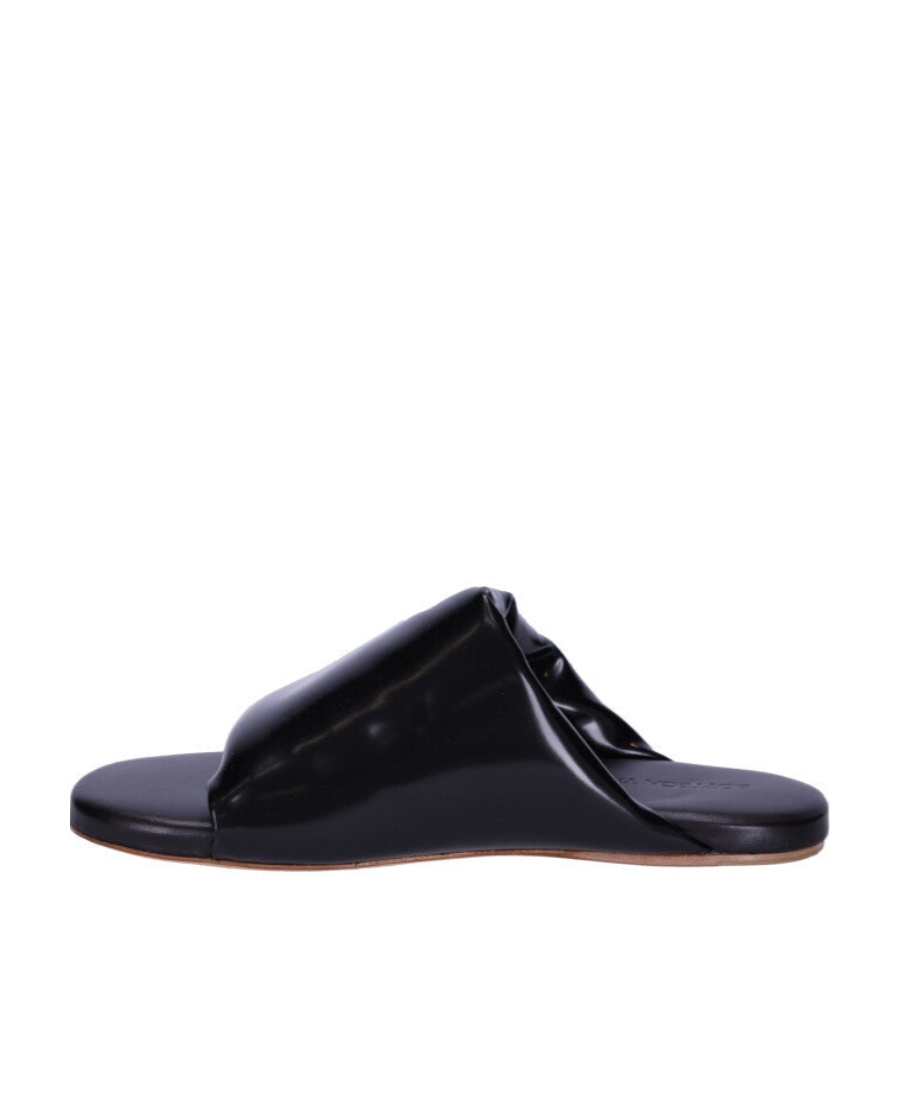 Bottega Veneta Logo Flat Bottom Flip-flop In Black
