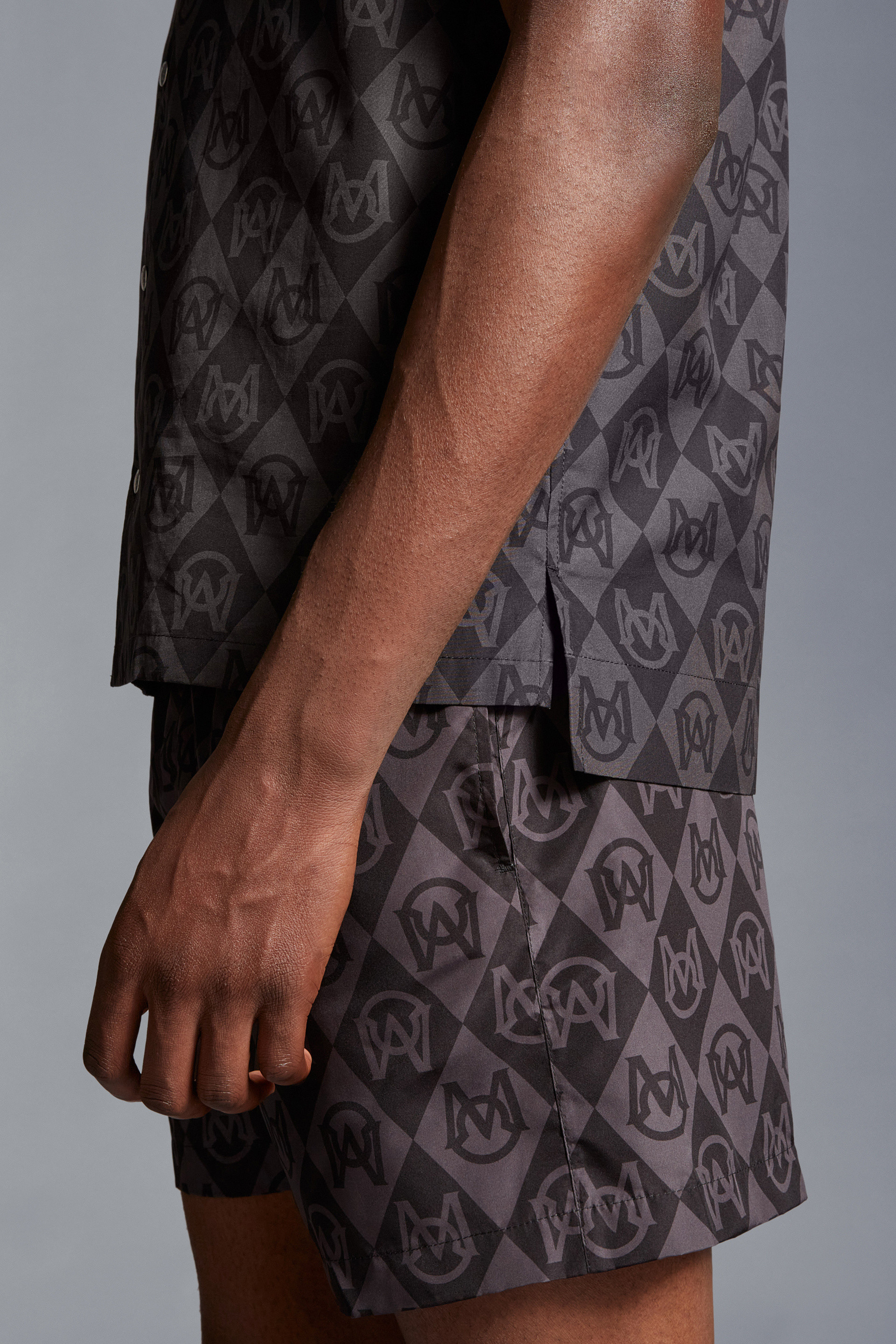 Moncler Short-sleeve Geometric-pattern Shirt In Black
