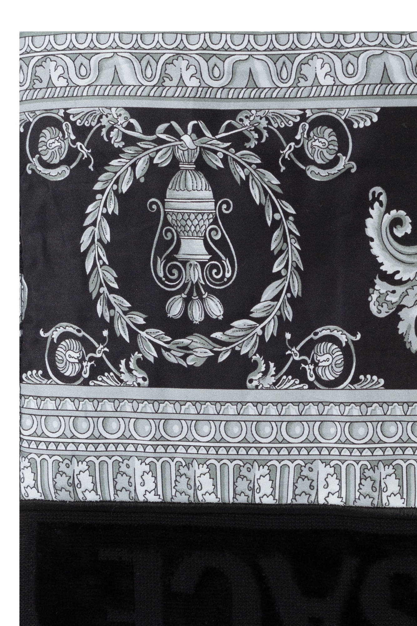 Versace Home Pattern Towel In Black