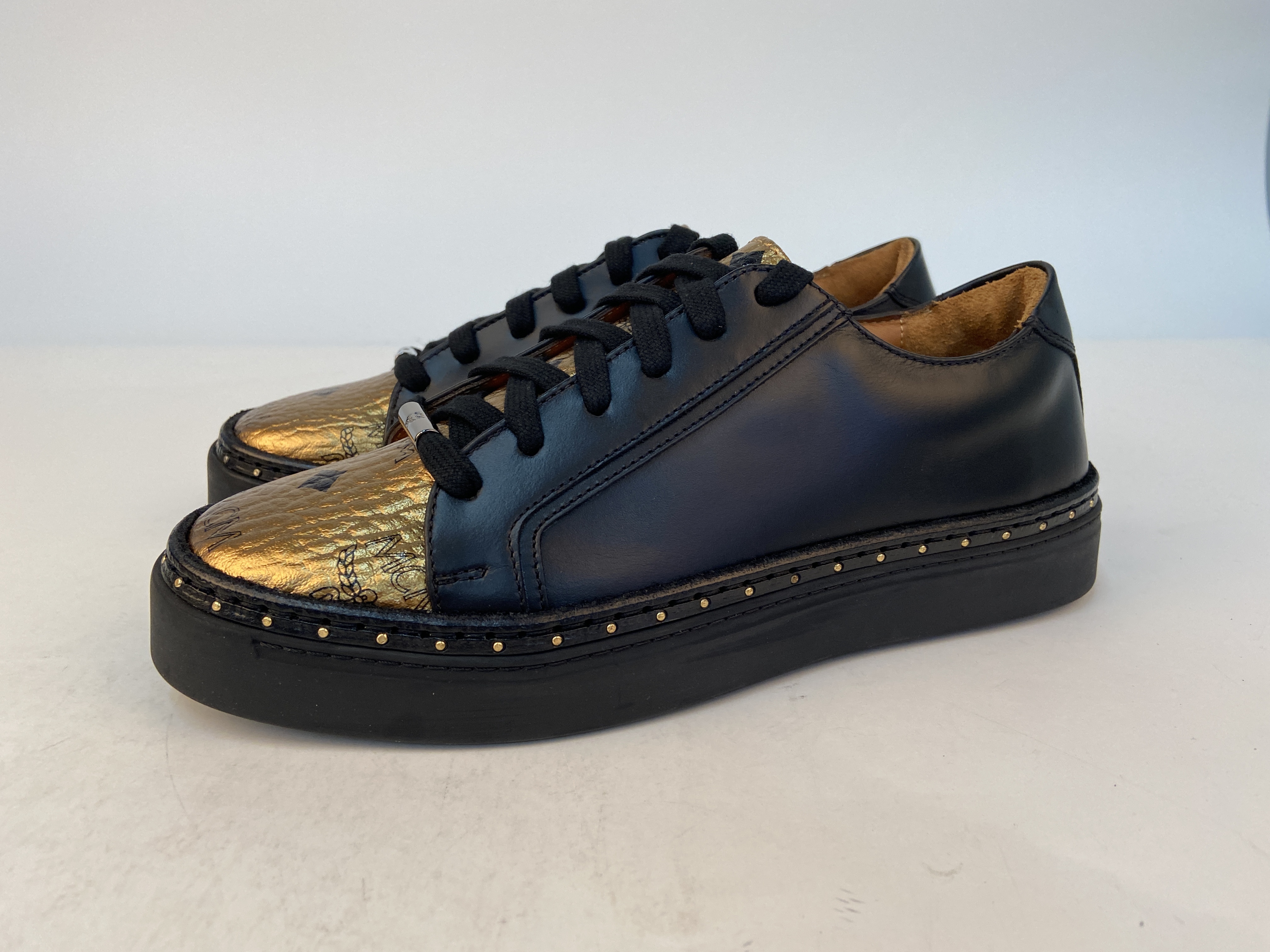 Mcm Logo Details Casual Sports Shoes In Black
