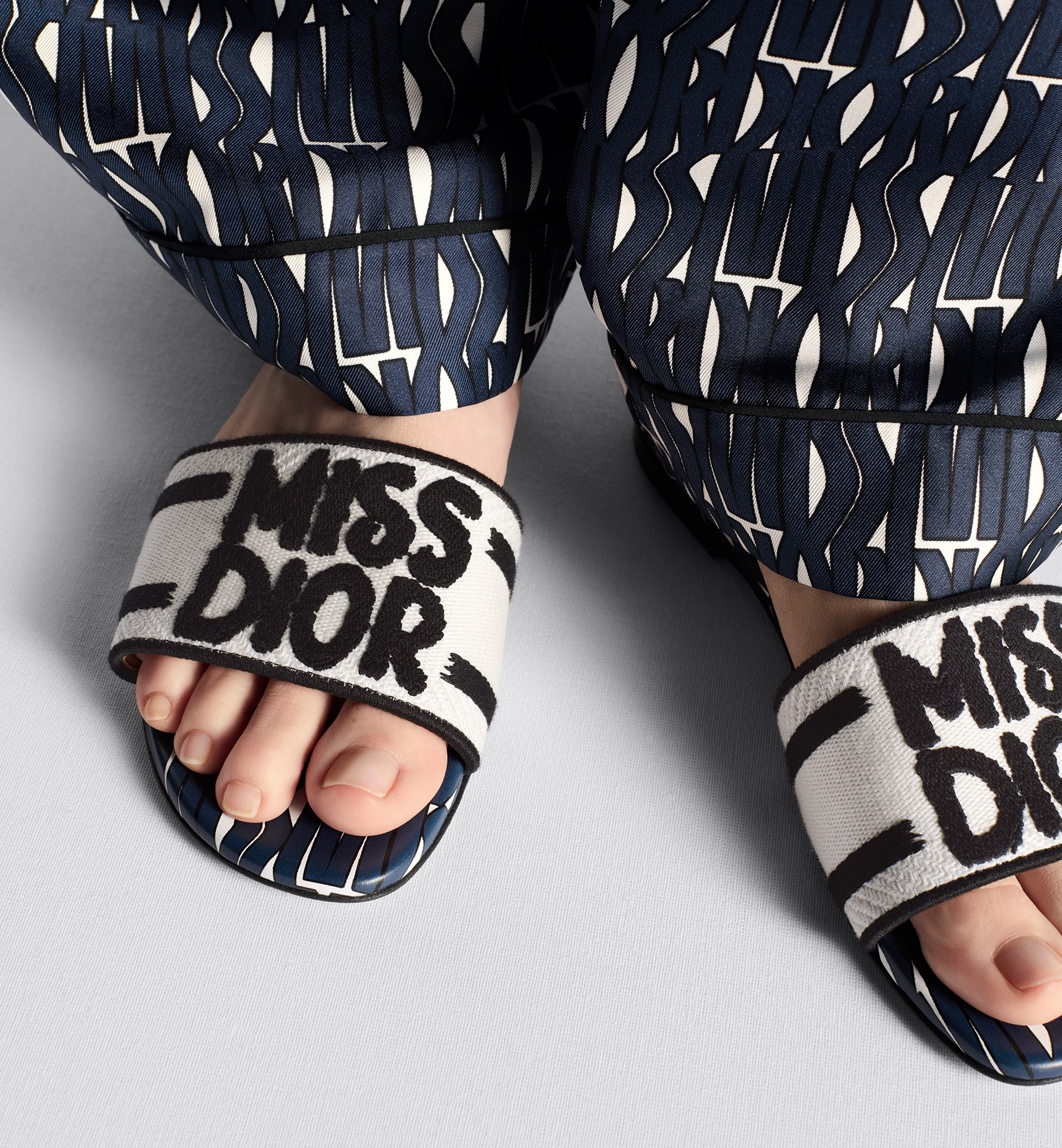 Dior Logo Slippers In Black
