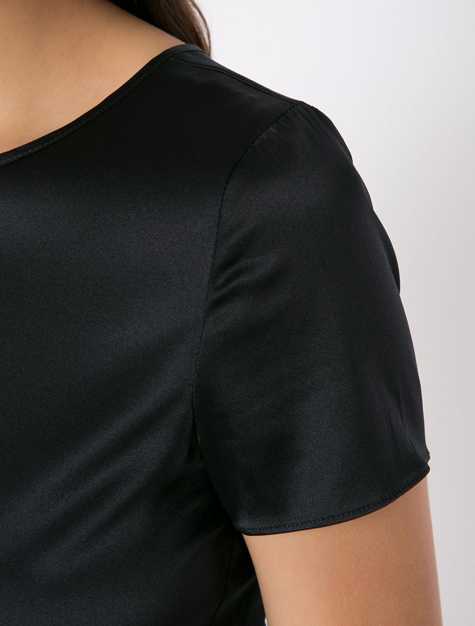 Shop Emporio Armani Scoop Neck T-shirt In Black