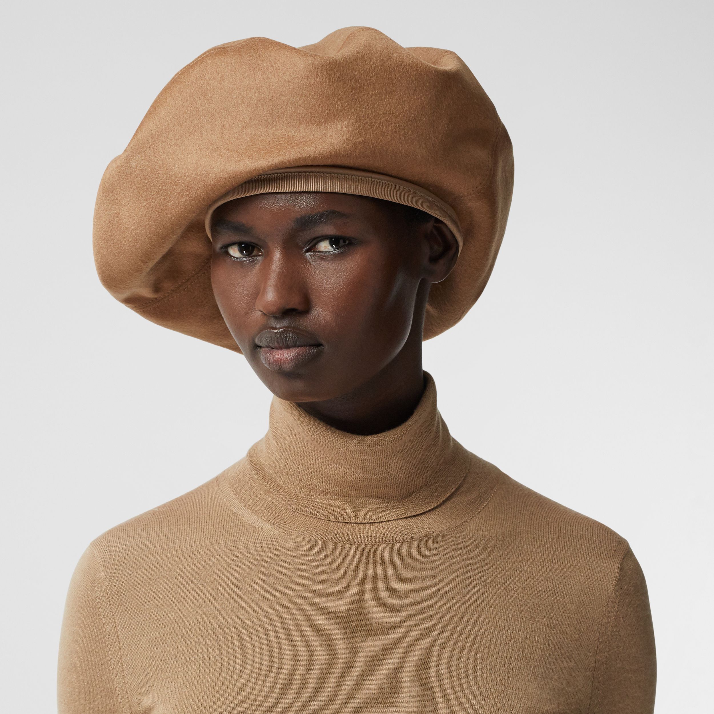 Burberry Drawstring Beret In Nude