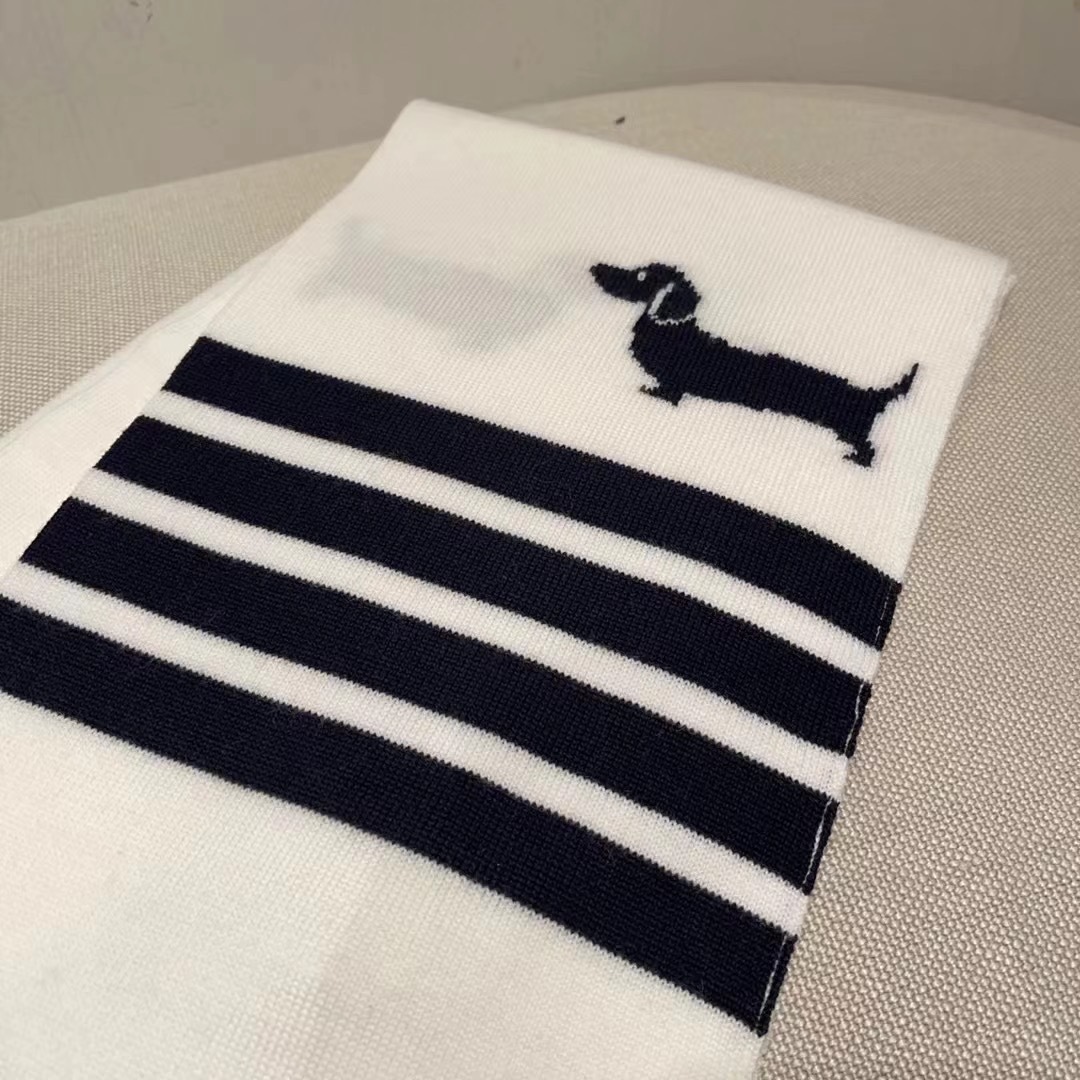 Thom Browne Hector Motif Wraparound Scarf In White