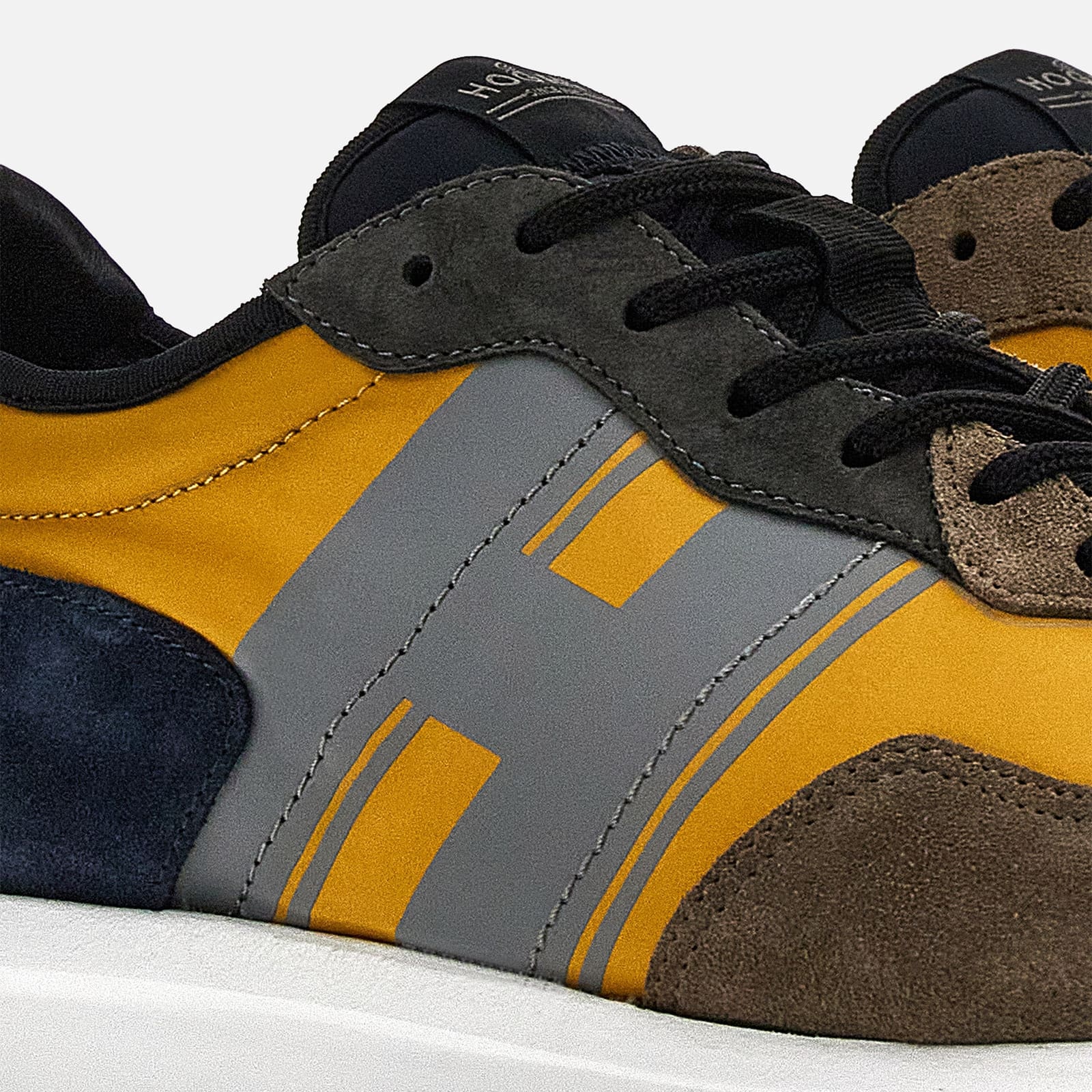 Hogan H601 Low-top Sneakers In Black