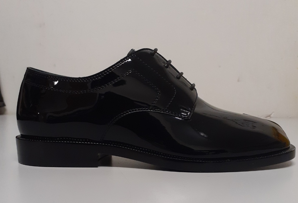 Maison Margiela Tabi-toe Lace-up Shoes In Black