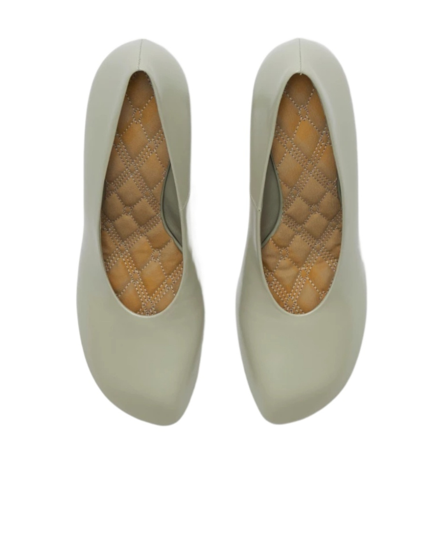 Burberry Beige Shiny Lambskin Pumps With Quilted Insole In Green