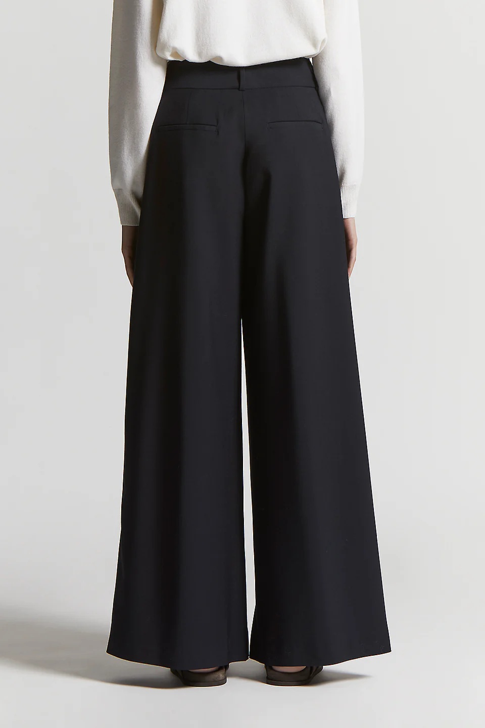 Peserico Pleated Wide-leg Trousers In Black