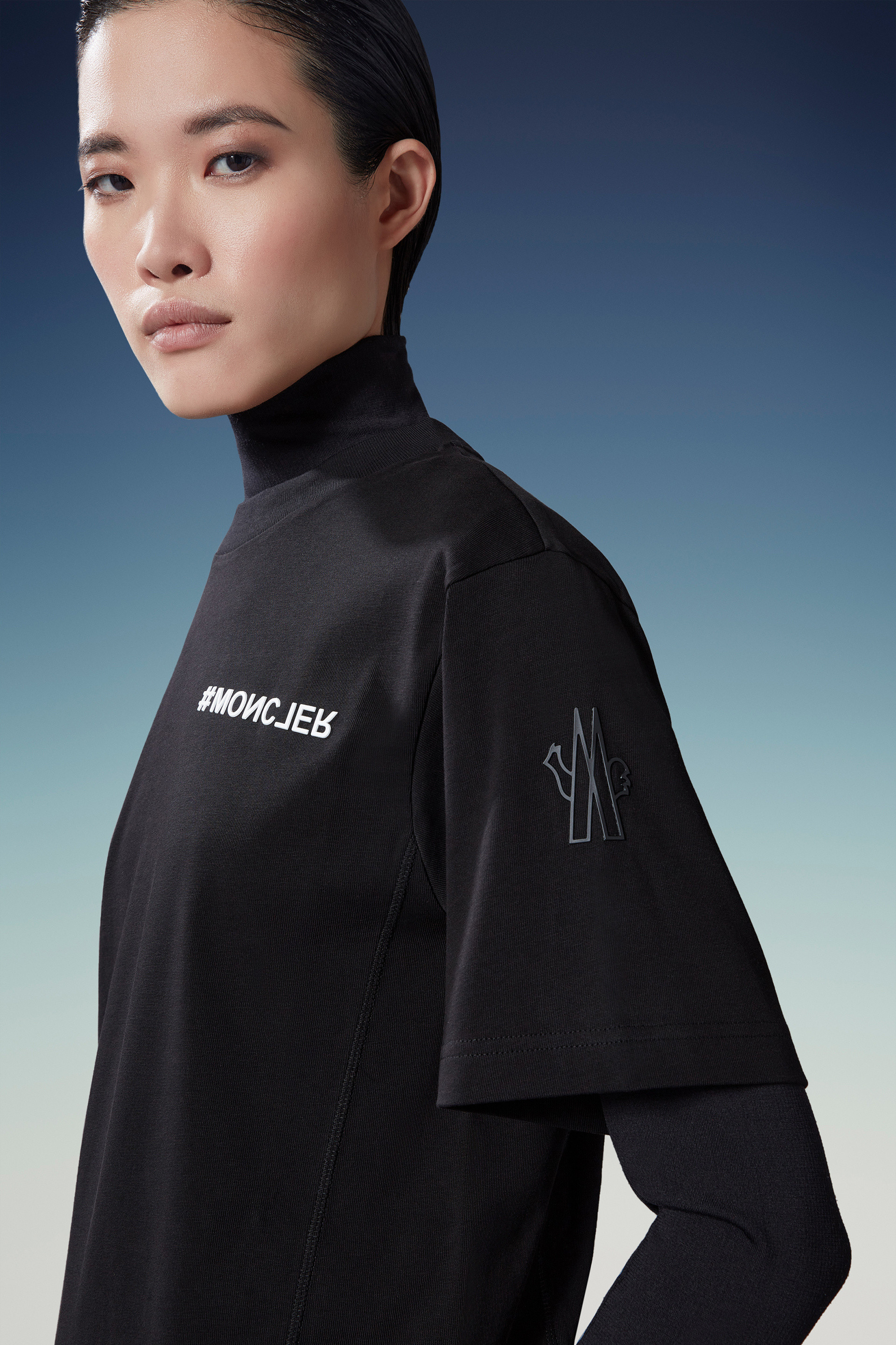Moncler Grenoble Logo Printed Crewneck T-shirt In Black