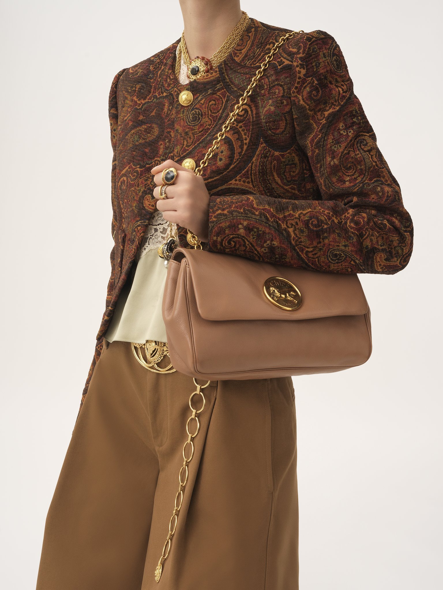 Chloé Heritage Shoulder Bag In Grained Leather In Brown