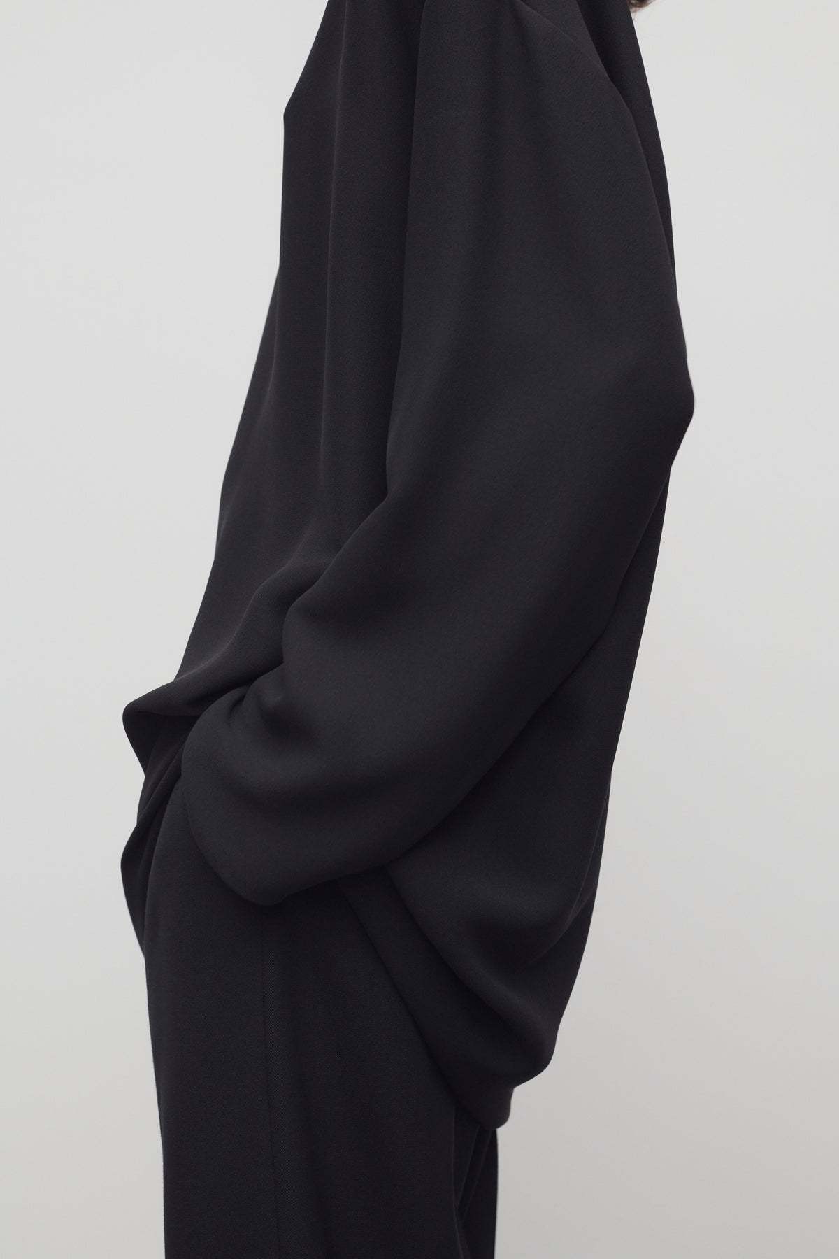 The Row Crew Neck Top In Black