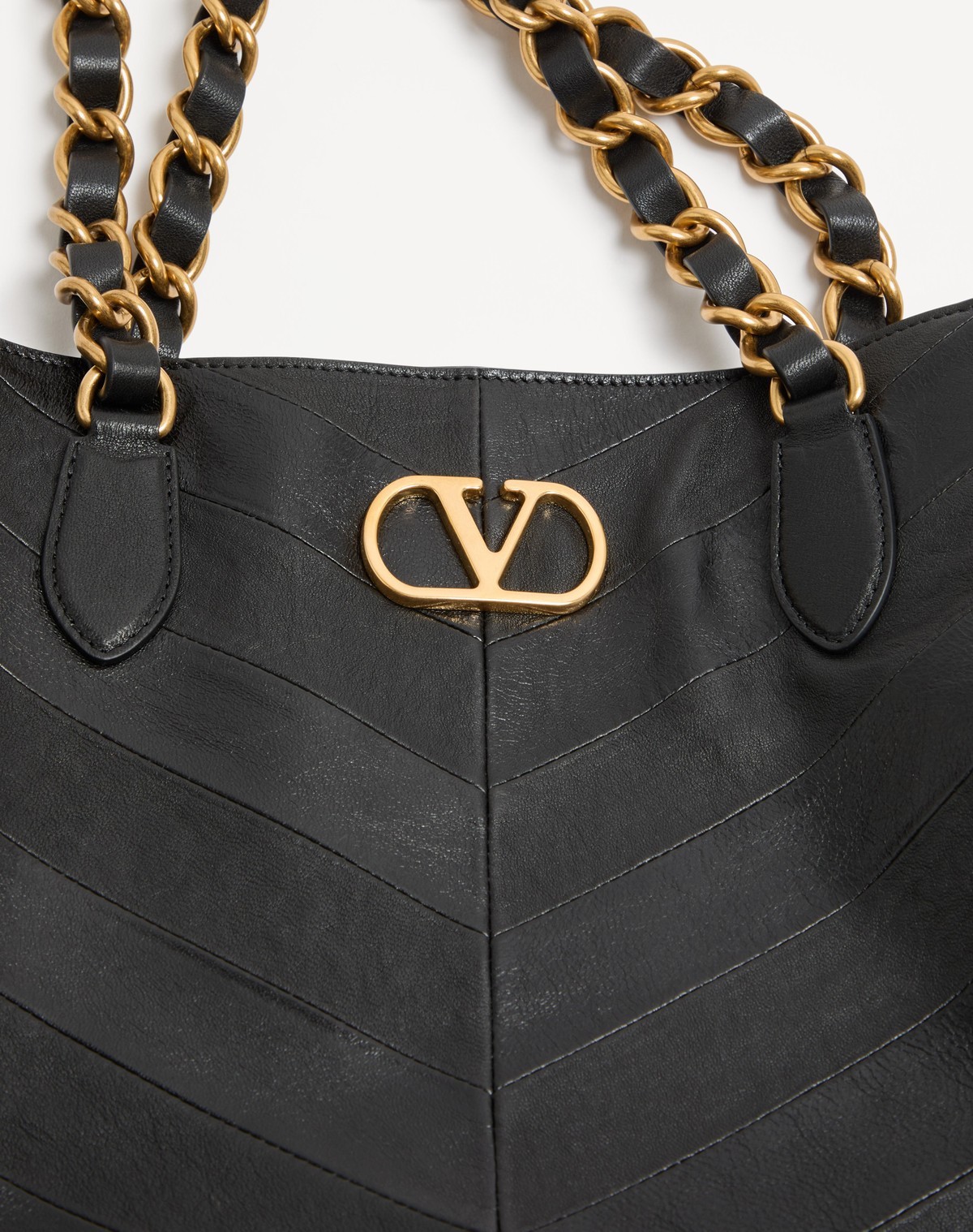 Valentino Garavani Laseine Shopping Bag In Nappa Leather With A Chevron Pattern In Black