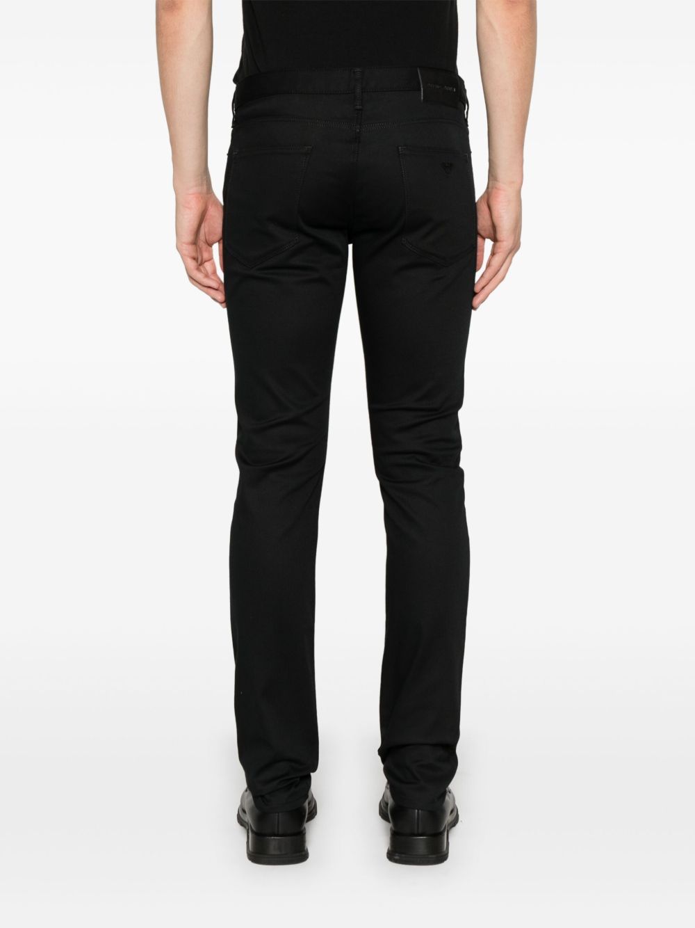 EMPORIO ARMANI LOGO-PLAQUE SLIM-FIT JEANS