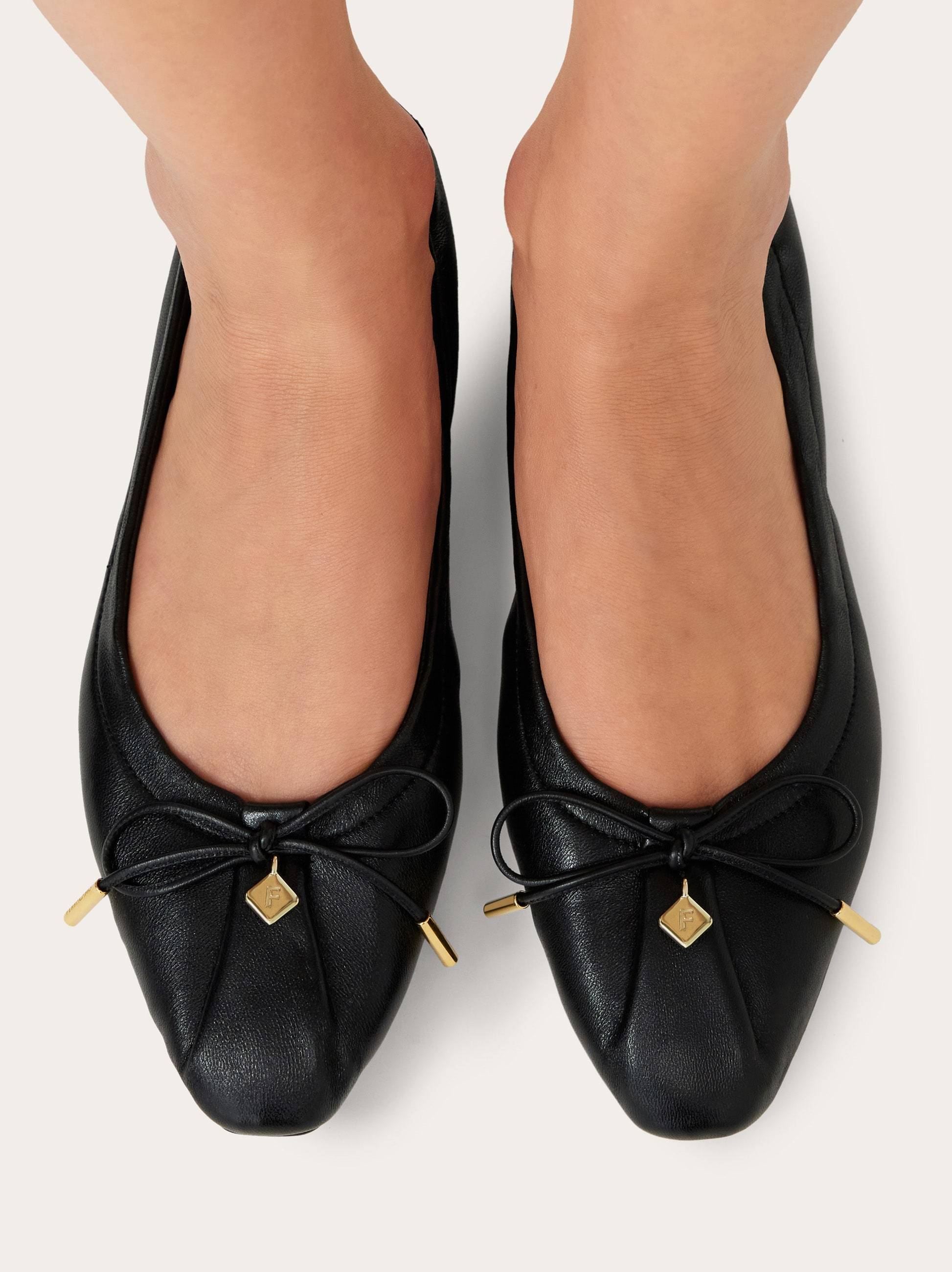 Ferragamo Elasticated Nappa Leather Ballet Flats In Black