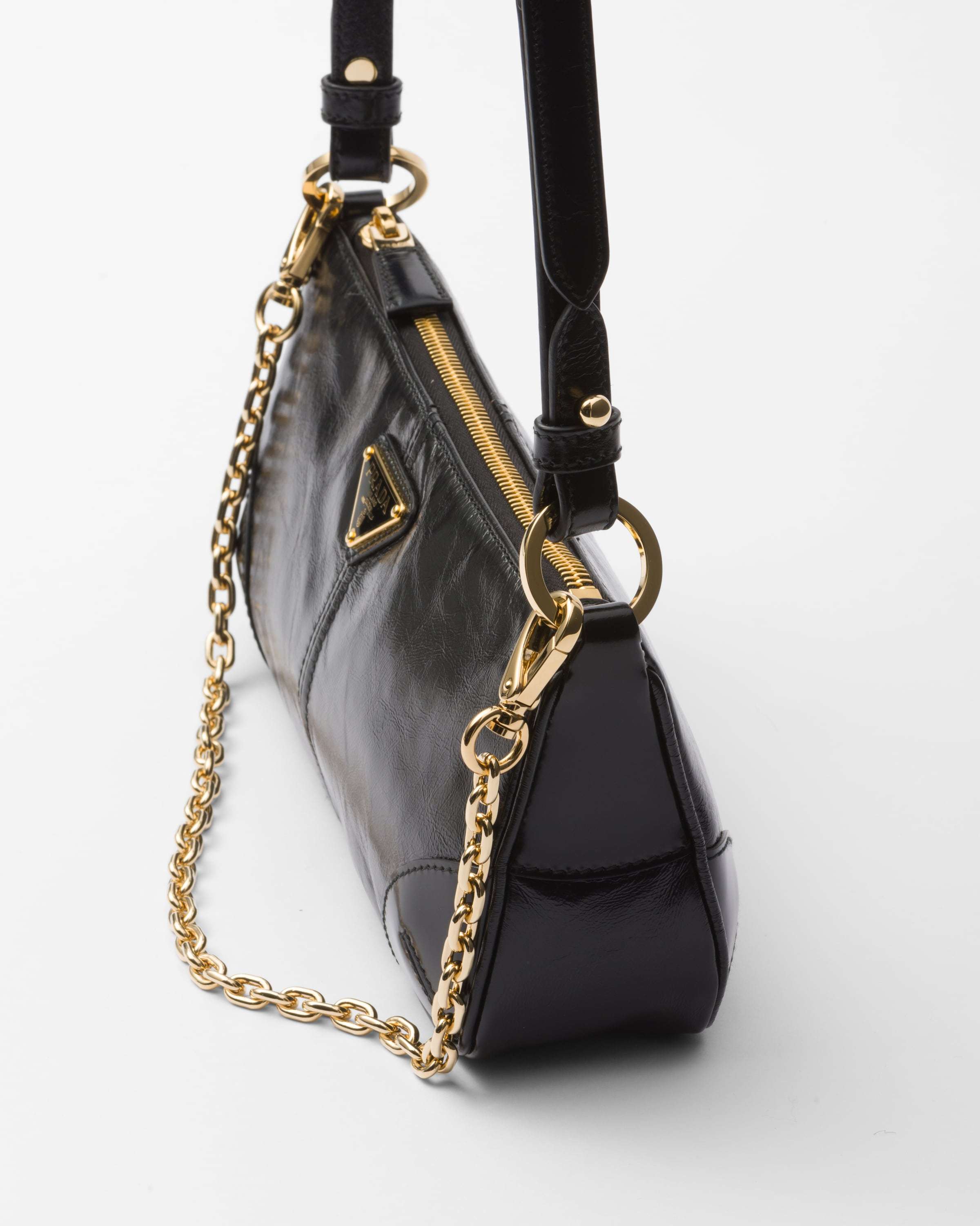 Prada Re-edition 2002 Medium Leather Shoulder Bag In Black
