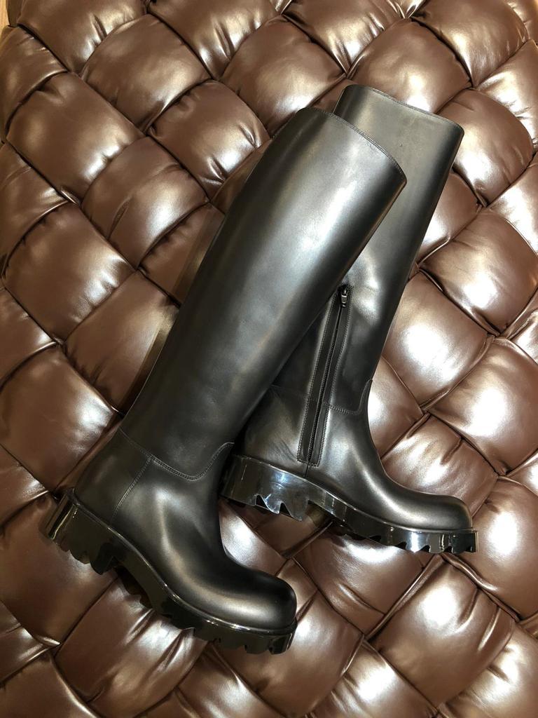 Bottega Veneta Strut Round-toe Boots In Black