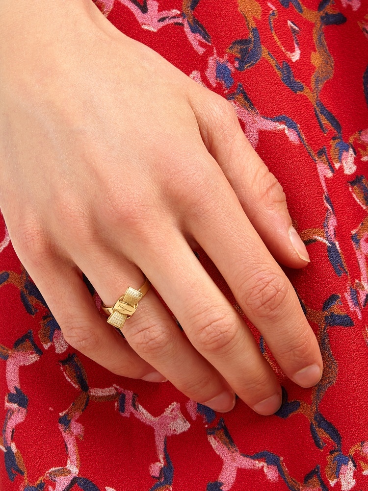 Ferragamo Vara Bow Ring In Yellow