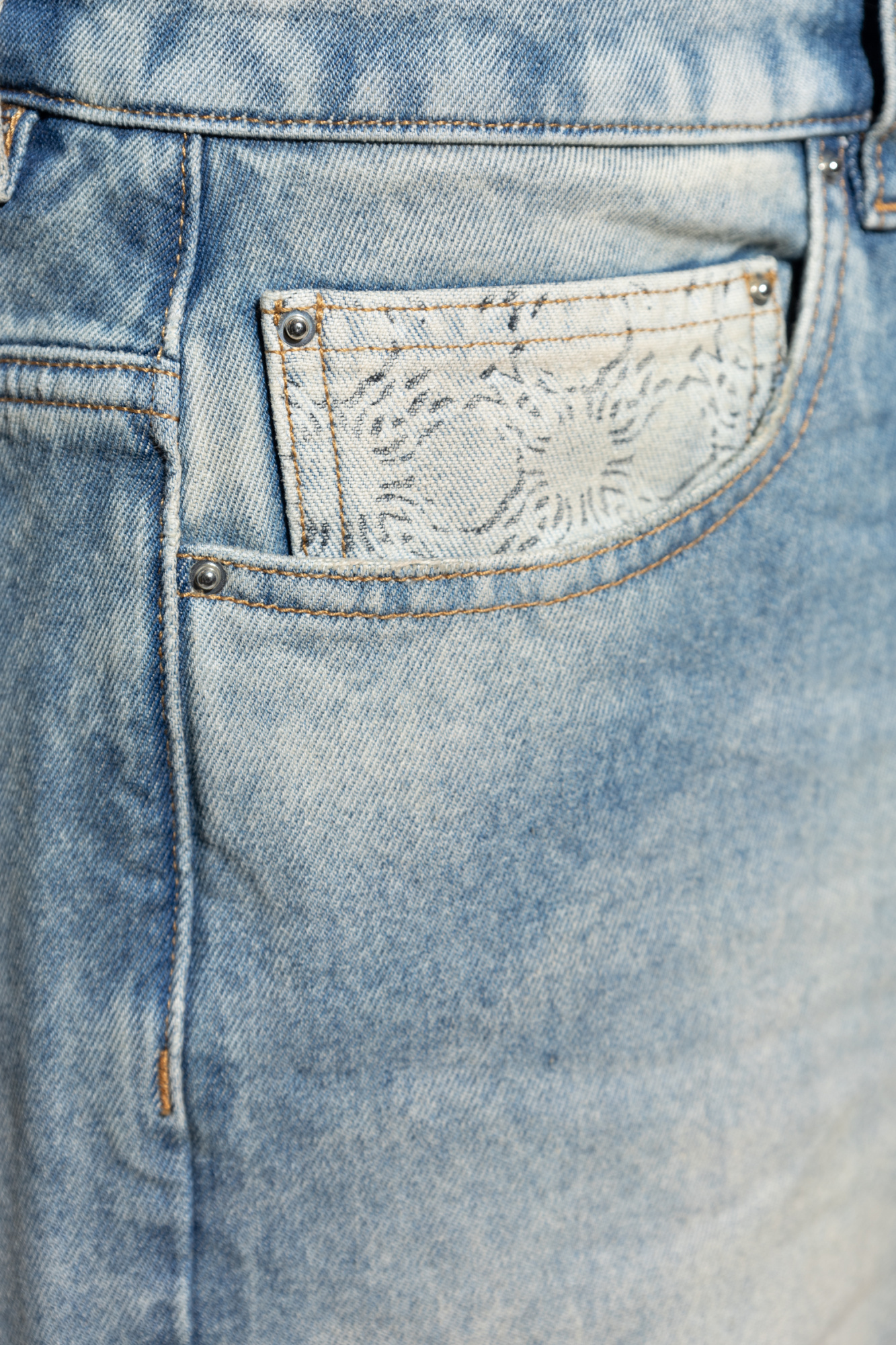 Amiri Released Jeans In Gray