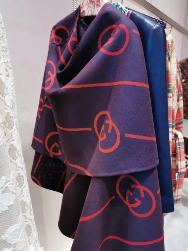 Gucci Gg Wool Cape In Black