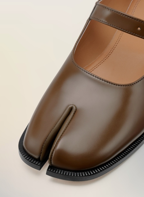 Maison Margiela Tabi Mary-janes Woman Wood In Brown