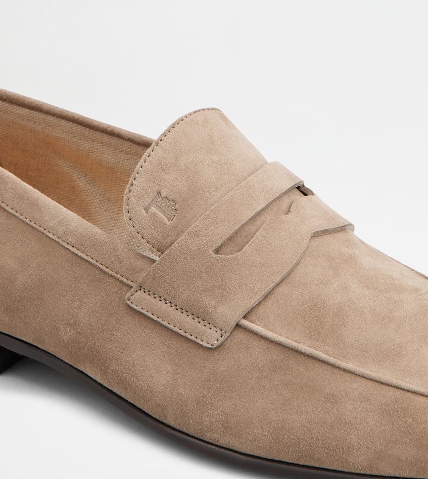 Tod's Round Head Loafer Shoes In Nude