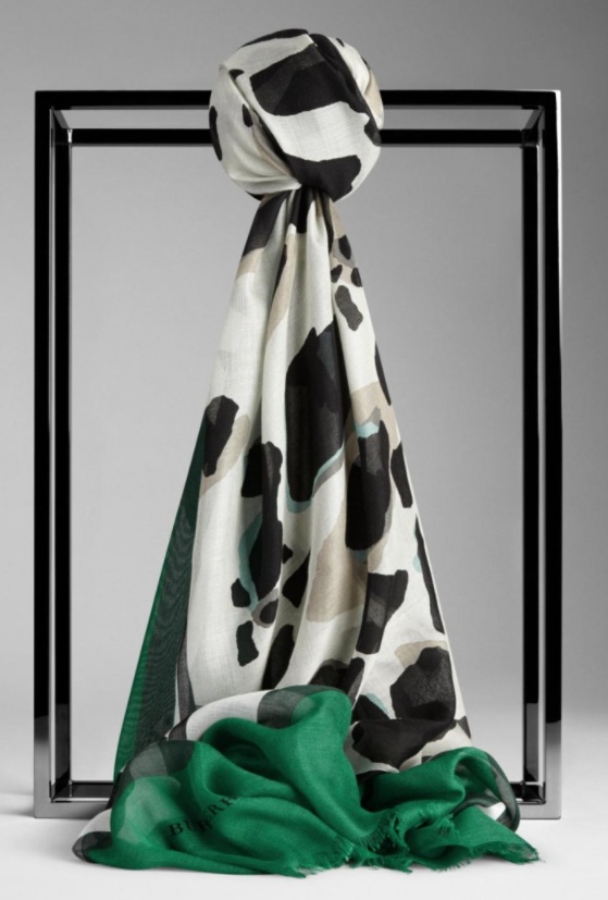 BURBERRY SPOTTED PRINTED SCARF