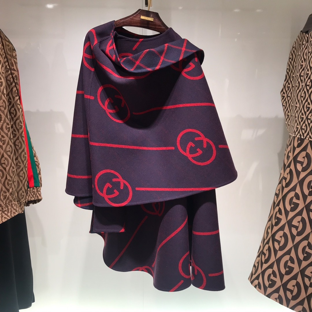 Gucci Gg Wool Cape In Black