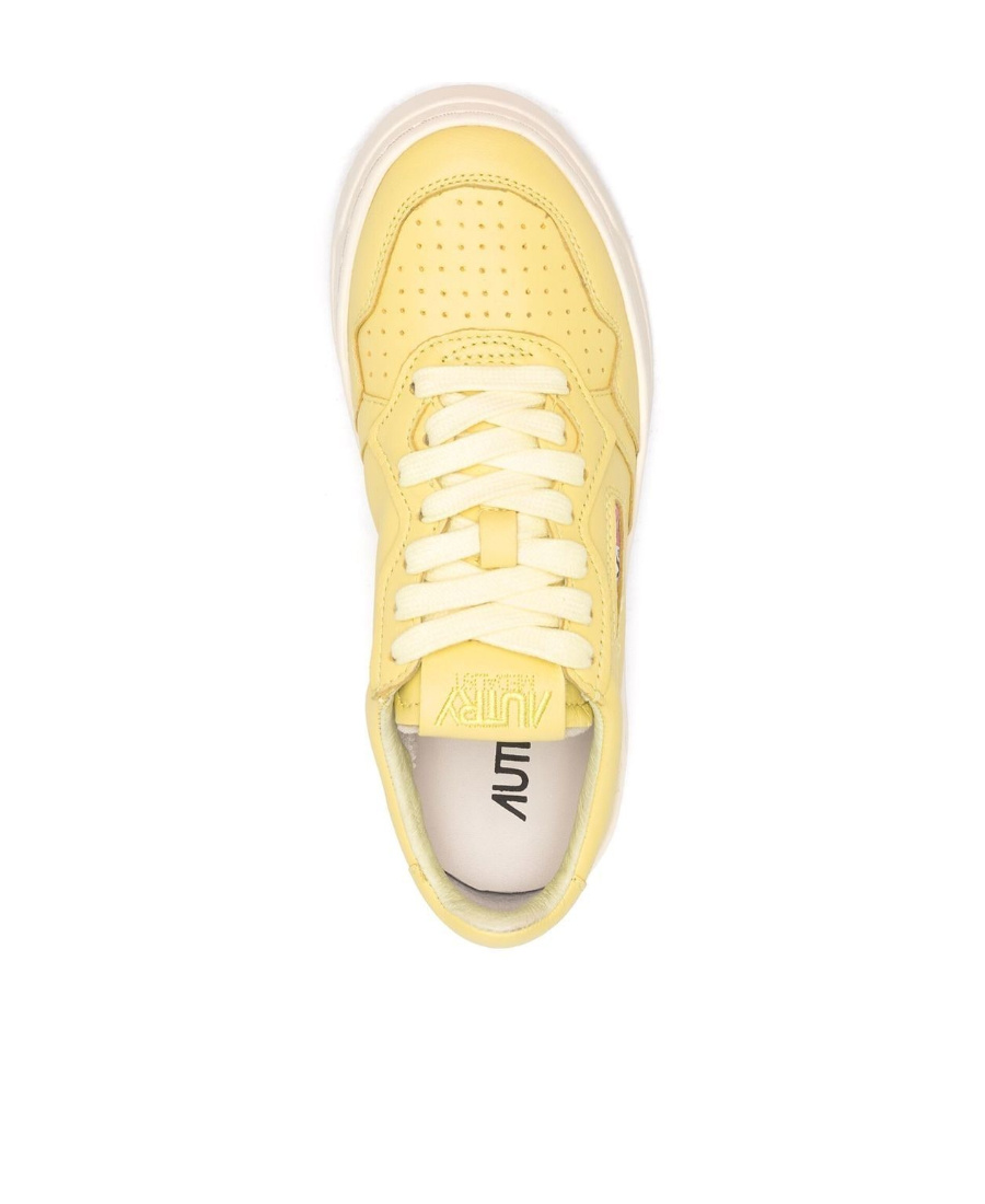 Autry Medalist Low-top Sneakers In Yellow