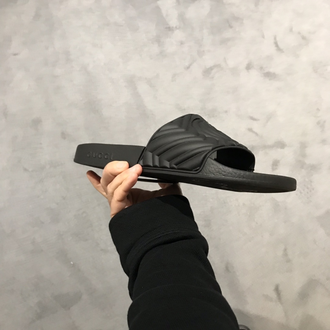 Gucci Double G Matelassé Slides In Black