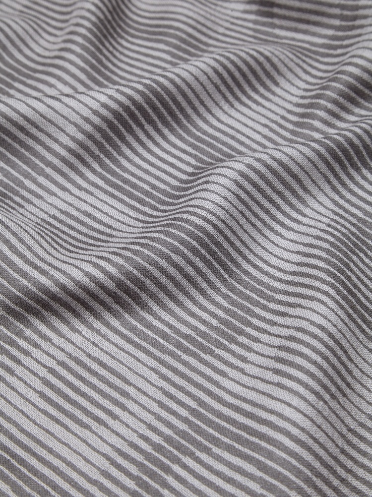 Ferragamo Salvatore Gancini-pattern Fringed-edge Scarf In Gray